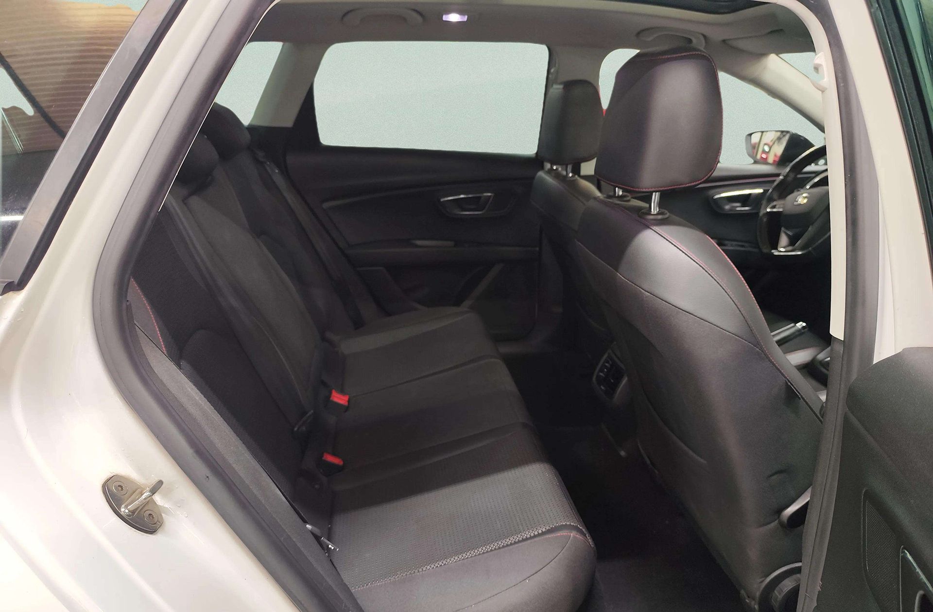 SEAT León ST 2.0 TDI FR - foto 17
