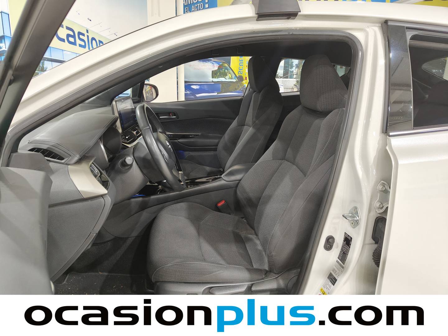 Foto Toyota C-HR Toyota C-HR 1.8 125H Advance (122 CV)