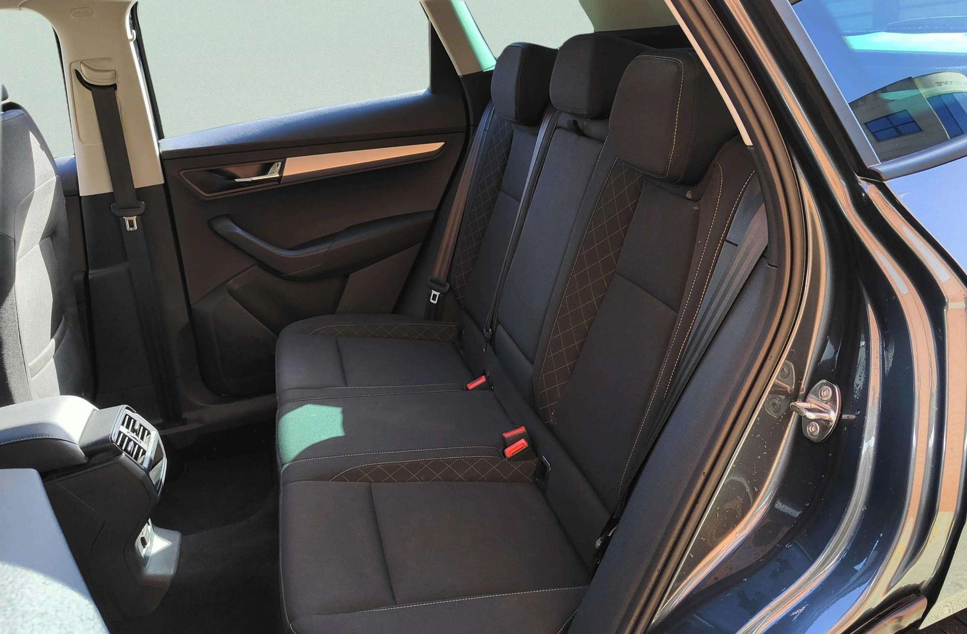 Škoda Karoq 1.5 TSI ACT Ambition DSG - foto 12