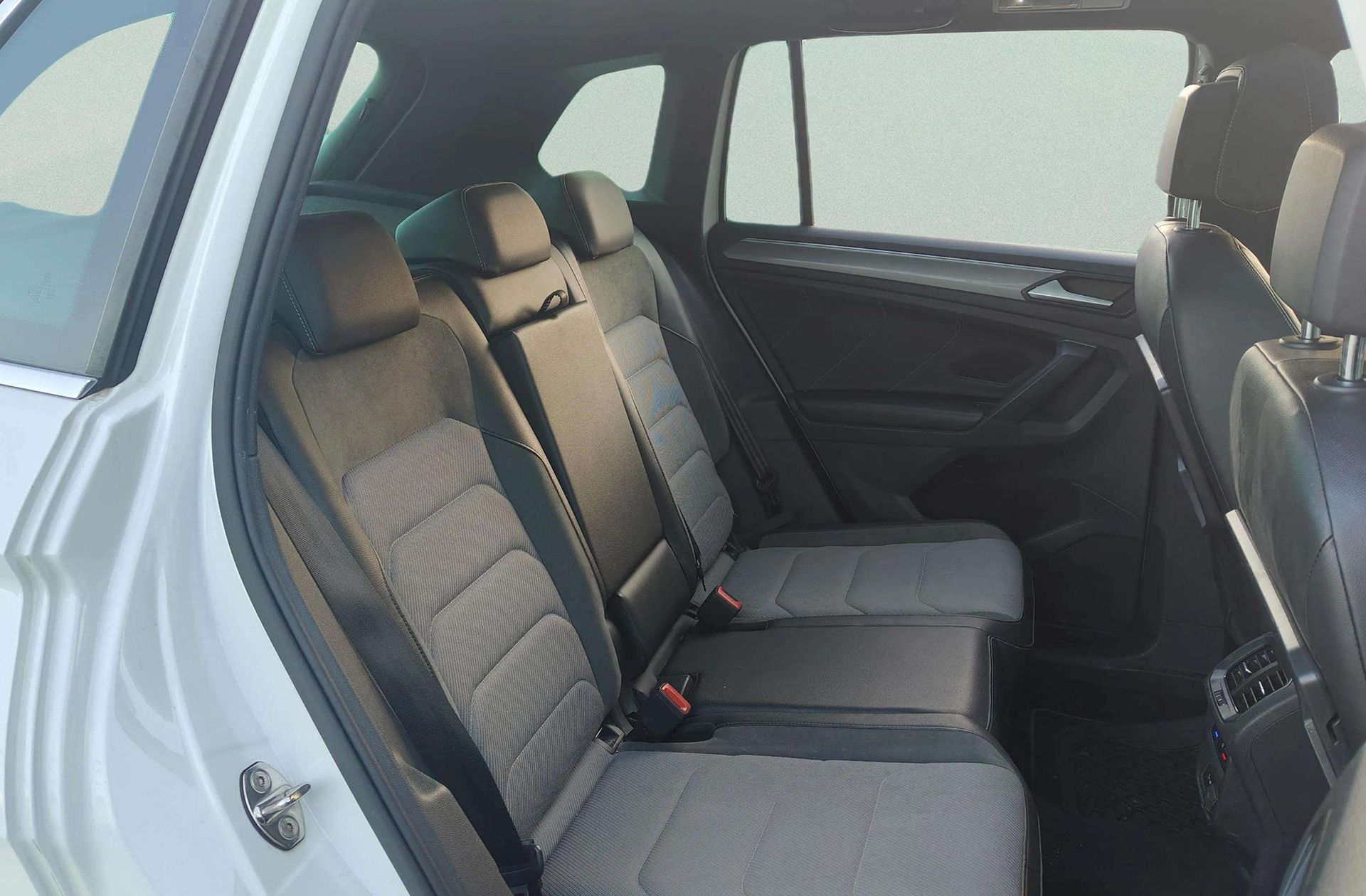 Volkswagen Tiguan Sport 2.0 TDI Pack R-Line - foto 19