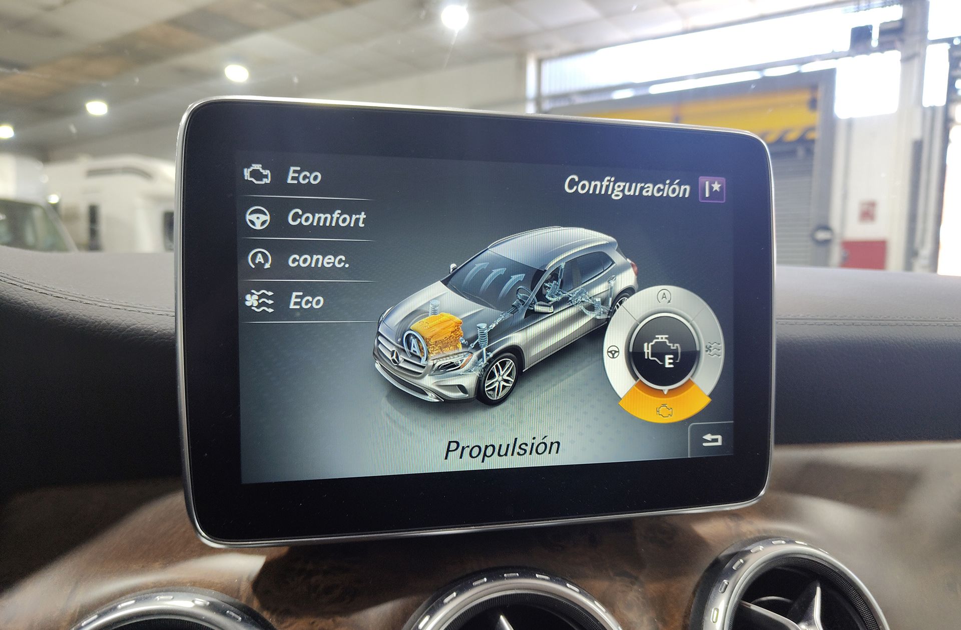 Mercedes-Benz GLA 250 4Matic Urban - foto 34