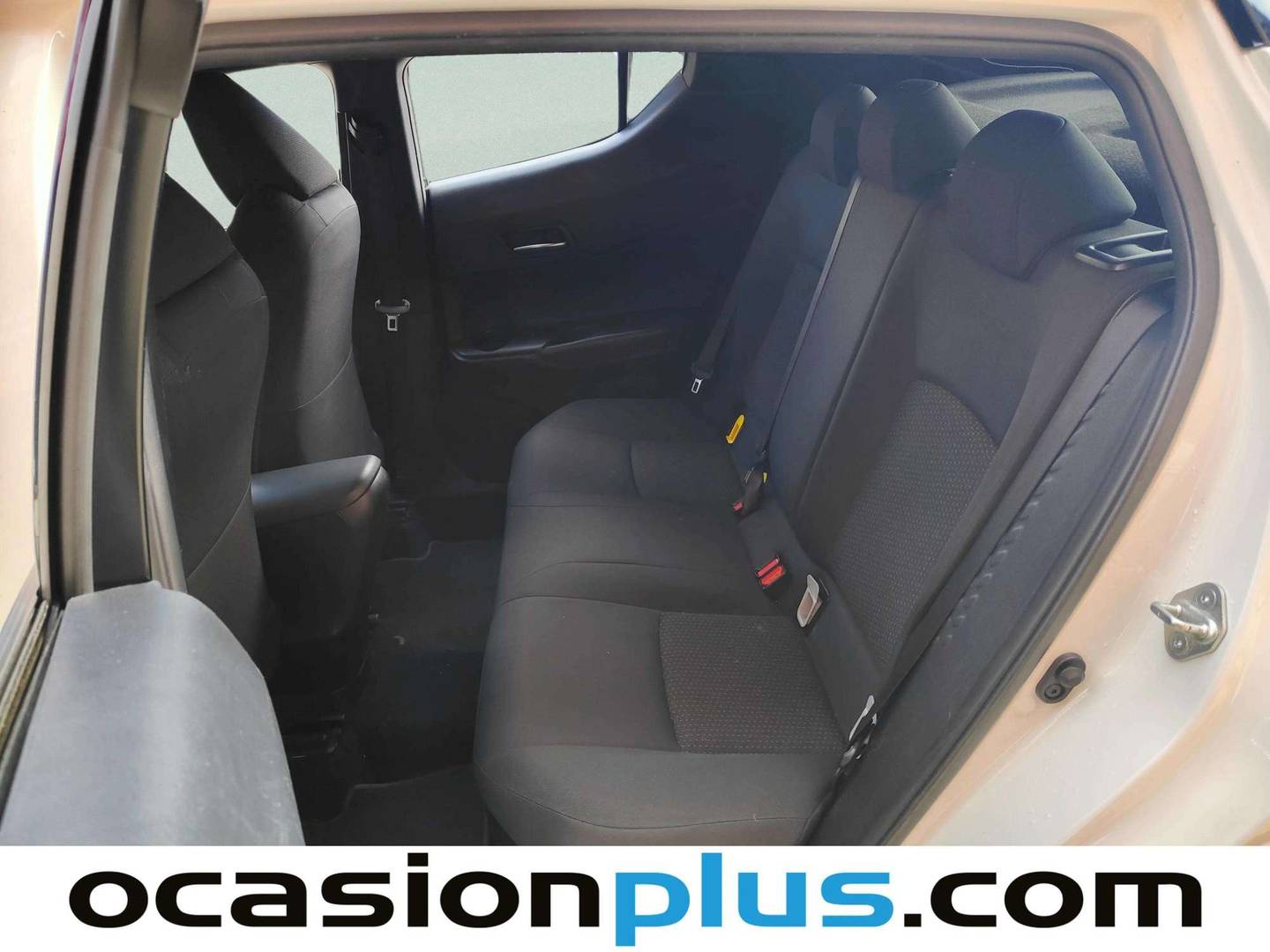 Foto Toyota C-HR Toyota C-HR 1.8 125H Advance (122 CV)