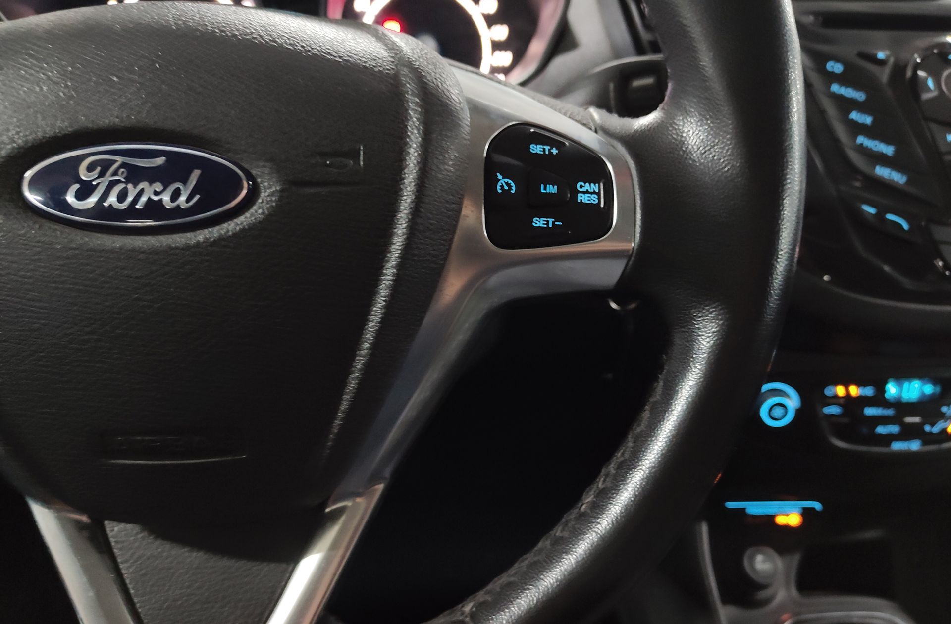 Ford Tourneo Courier 1.0 EcoBoost Titanium - foto 26