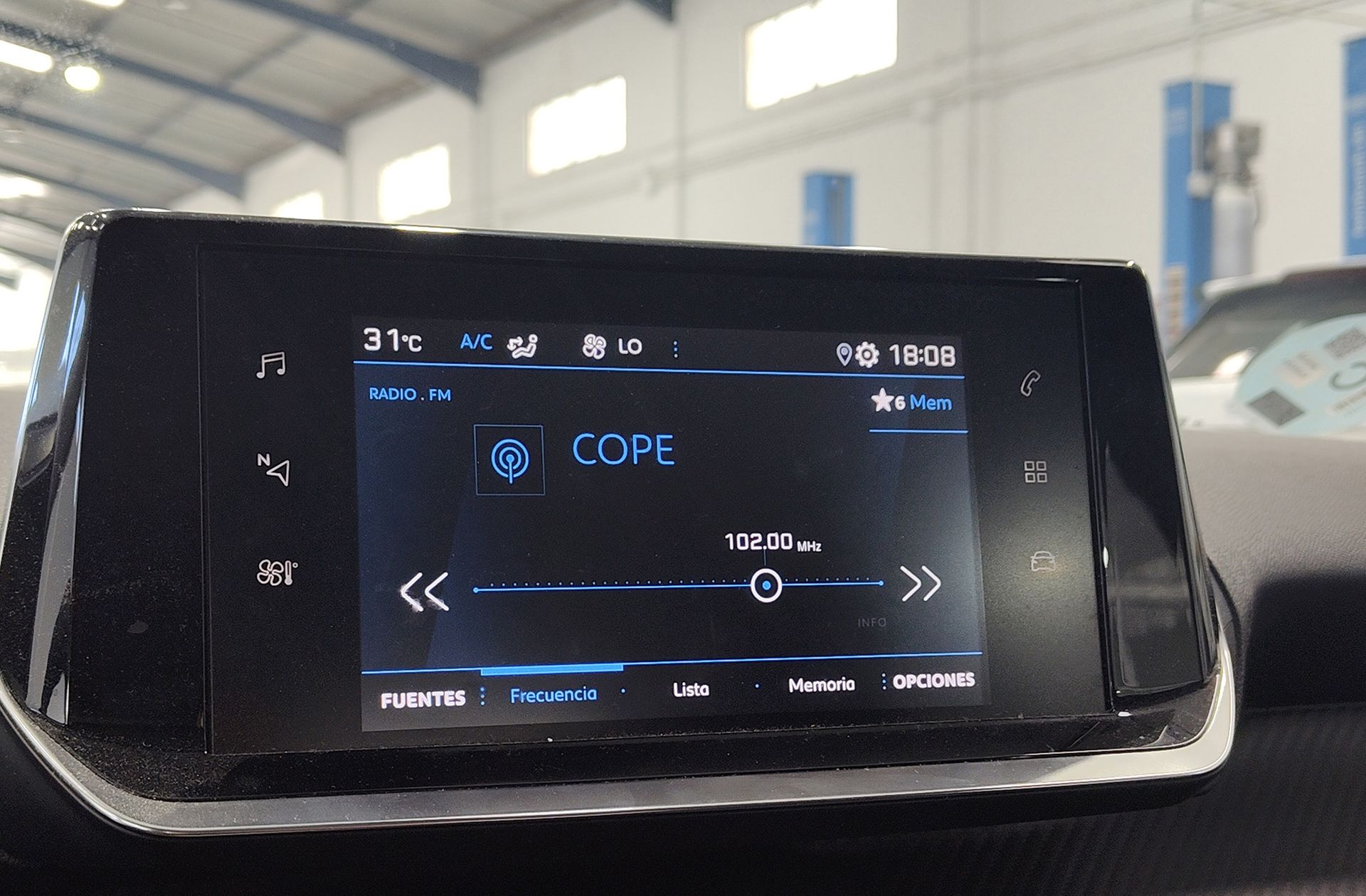 Peugeot 2008 PureTech 100 Active Pack - foto 31