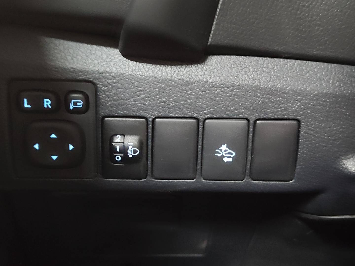 Equipamiento del Toyota Auris Toyota Auris 140H Hybrid Feel! Edition (136 CV)