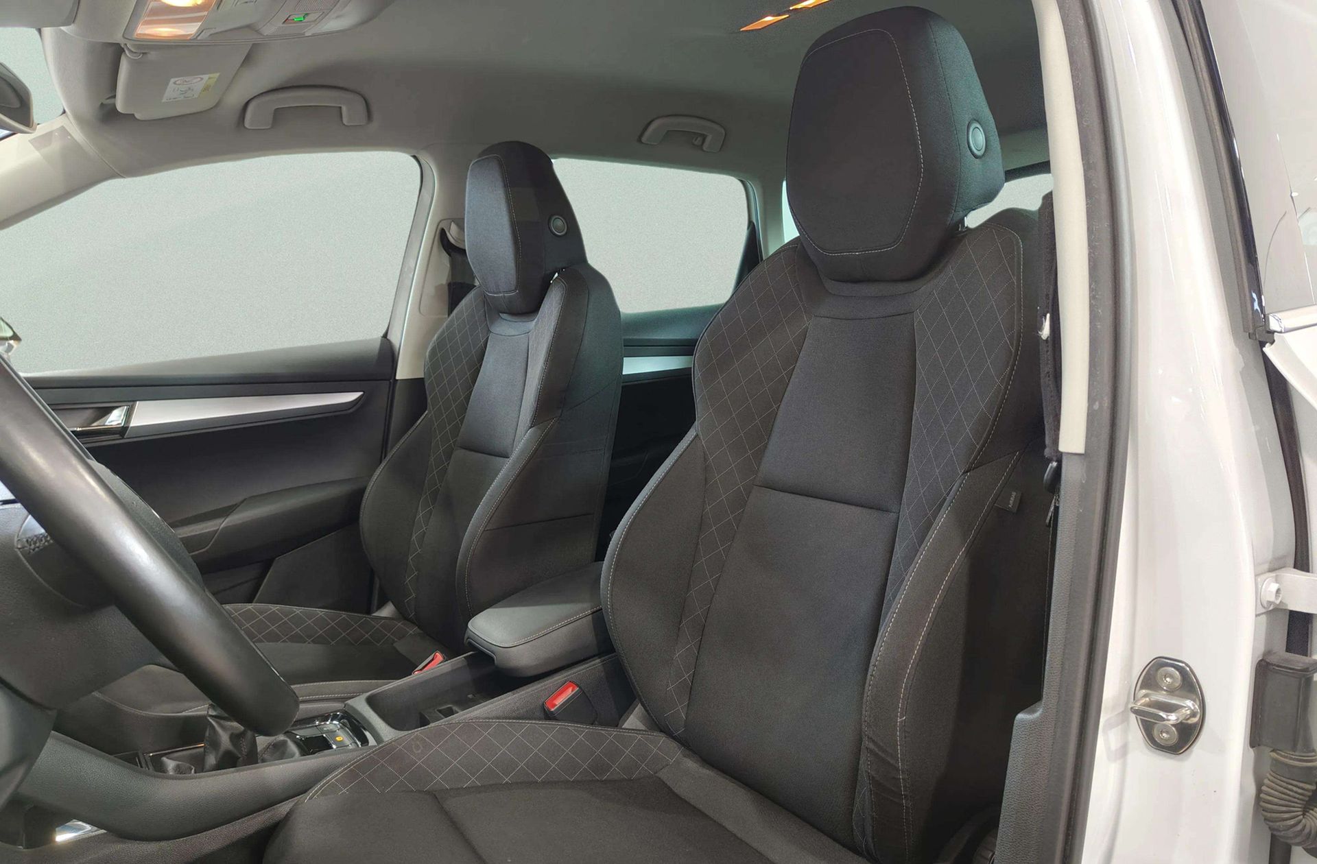 Škoda Karoq 2.0 TDI Ambition - foto 11
