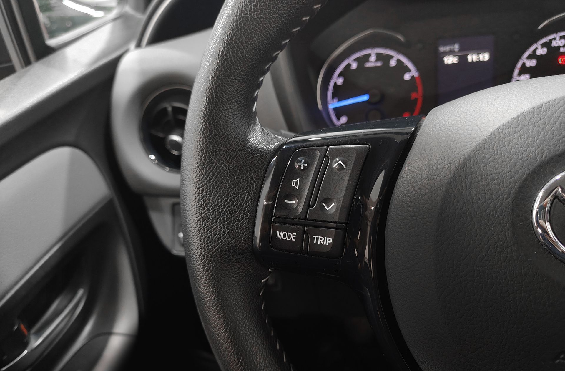 Toyota Yaris 70 Active - foto 25