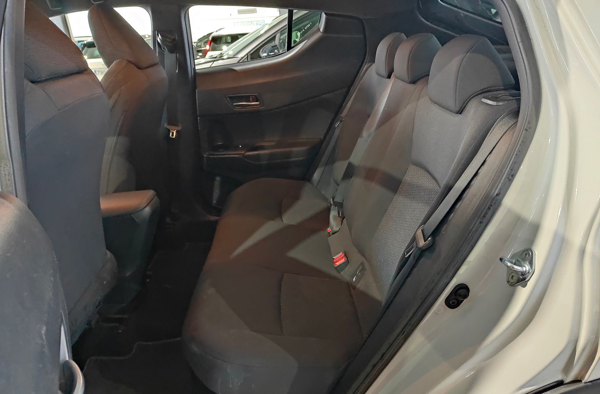 Toyota C-HR 1.8 125H Advance - foto 12