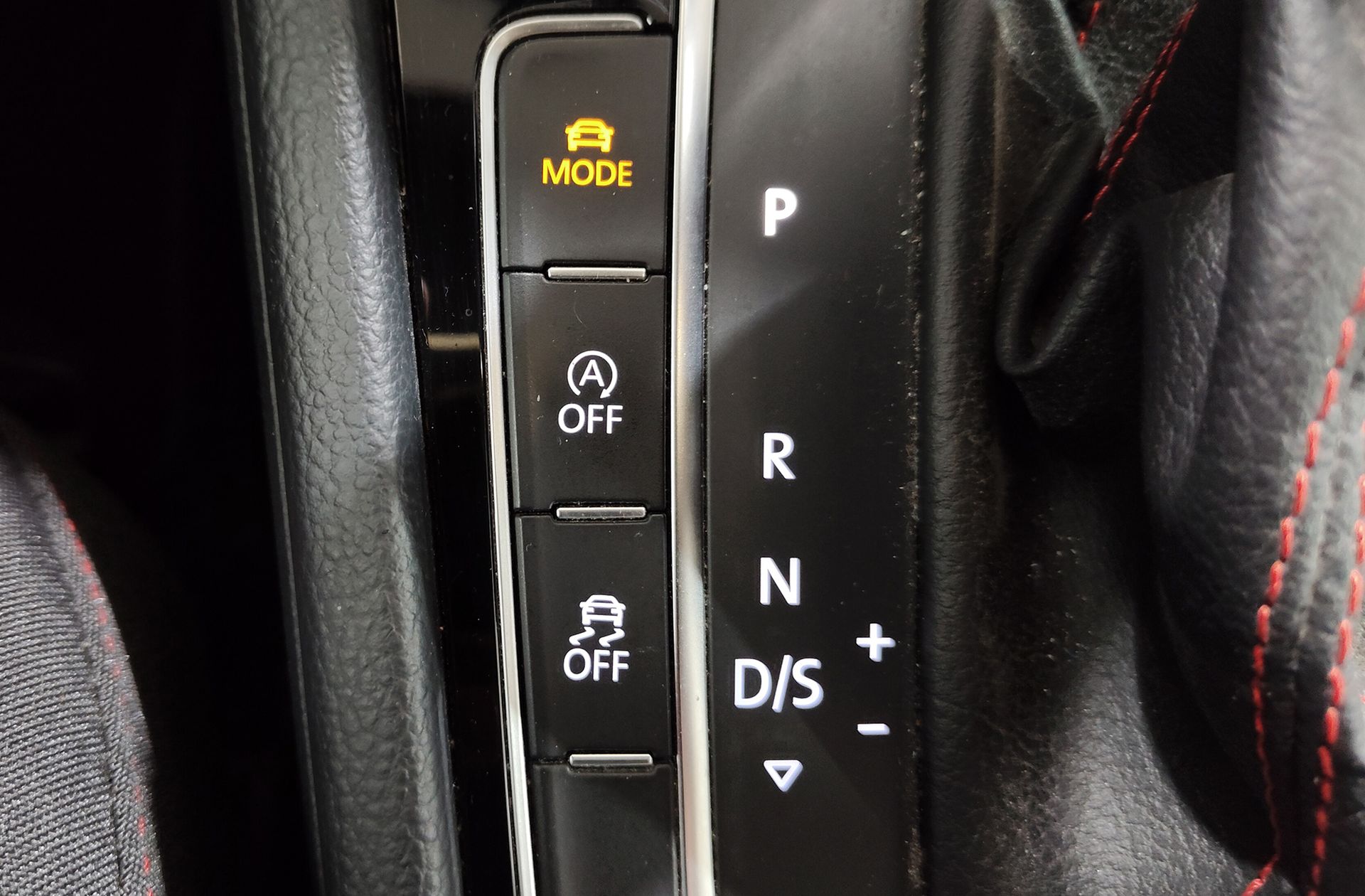 Volkswagen Golf GTI 2.0 TSI DSG - foto 32