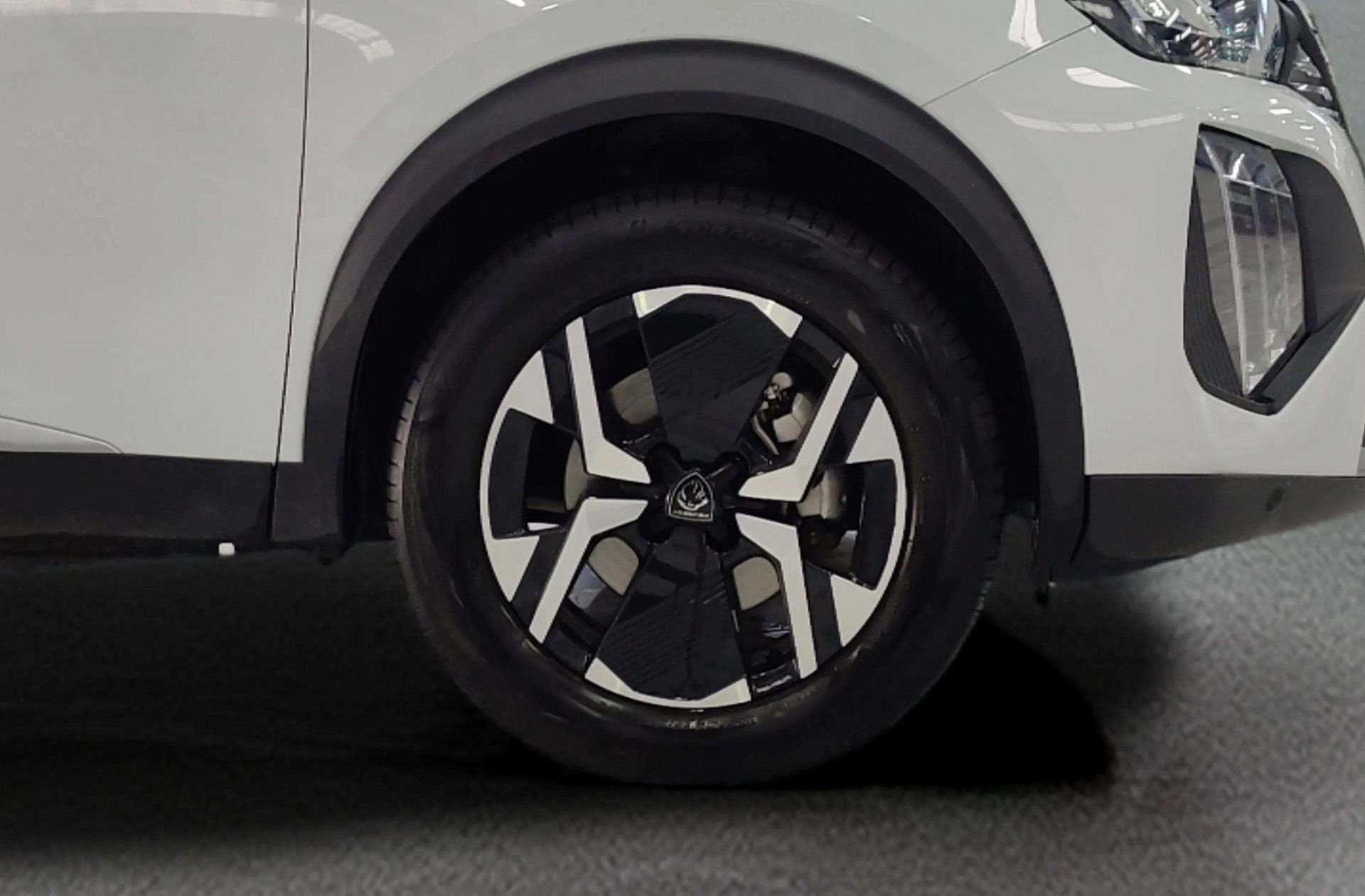 Peugeot 2008 Allure Hybrid eDCS6 - foto 35