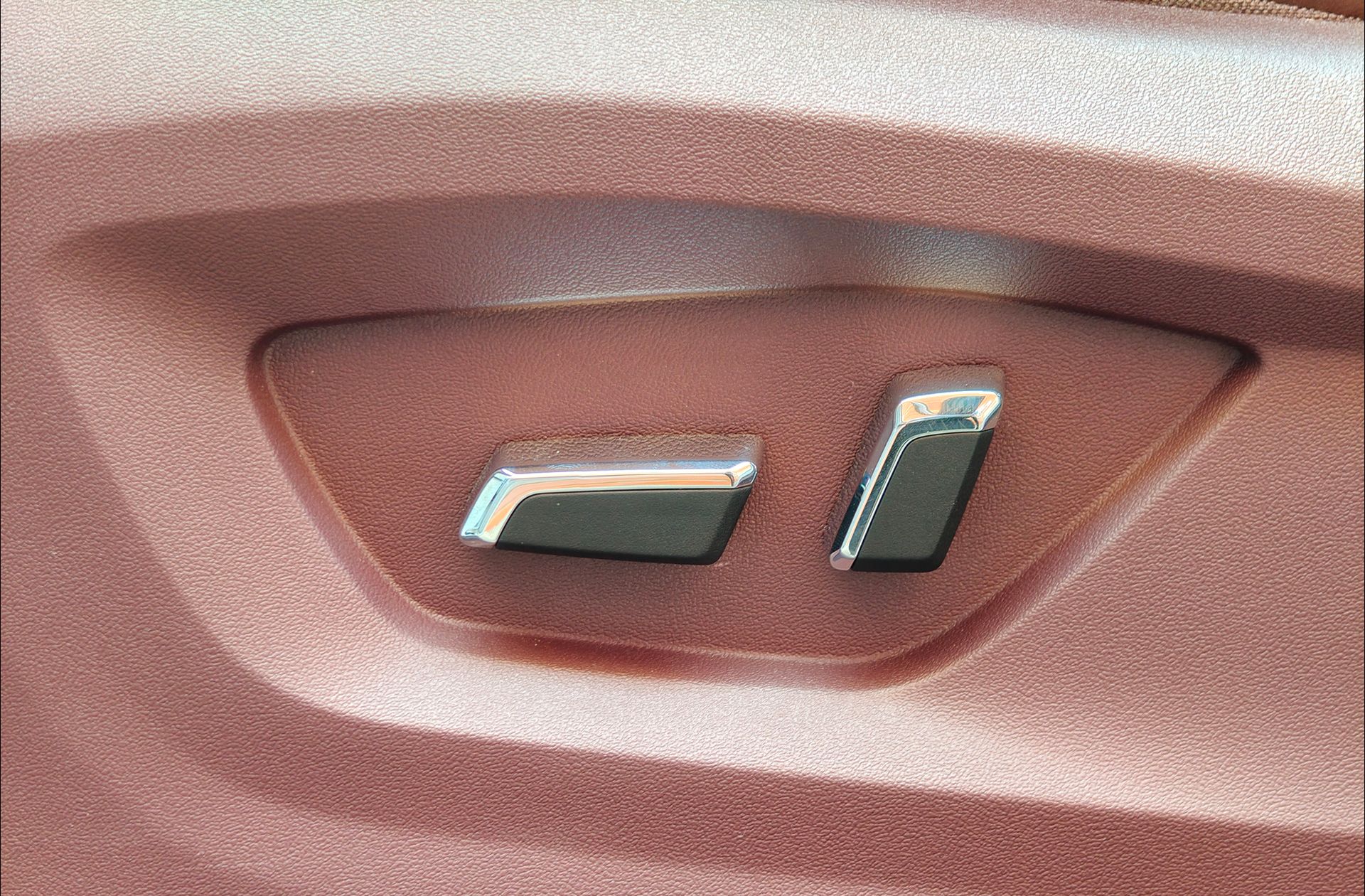 Bestune T90 2.0T Flagship DCT - foto 14