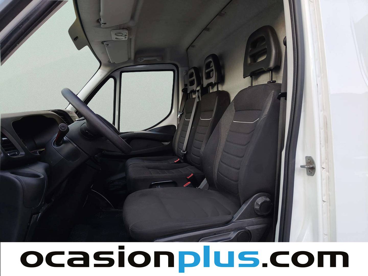 Foto asientos delanteros Iveco Daily Iveco Daily Furgon 35S 16 V 3520L/H2 (156 CV)
