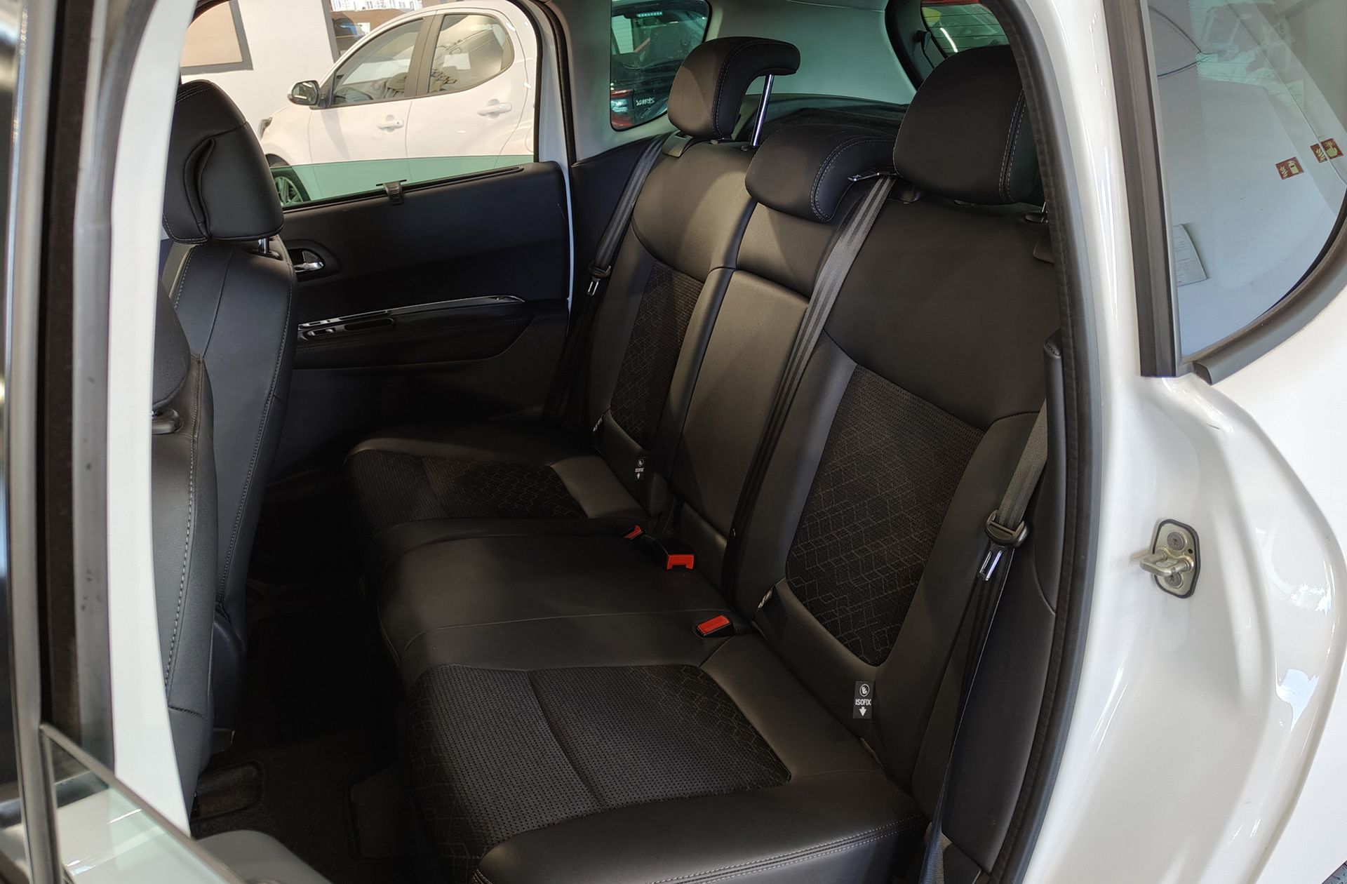 Peugeot 3008 PureTech 130 Allure - foto 11