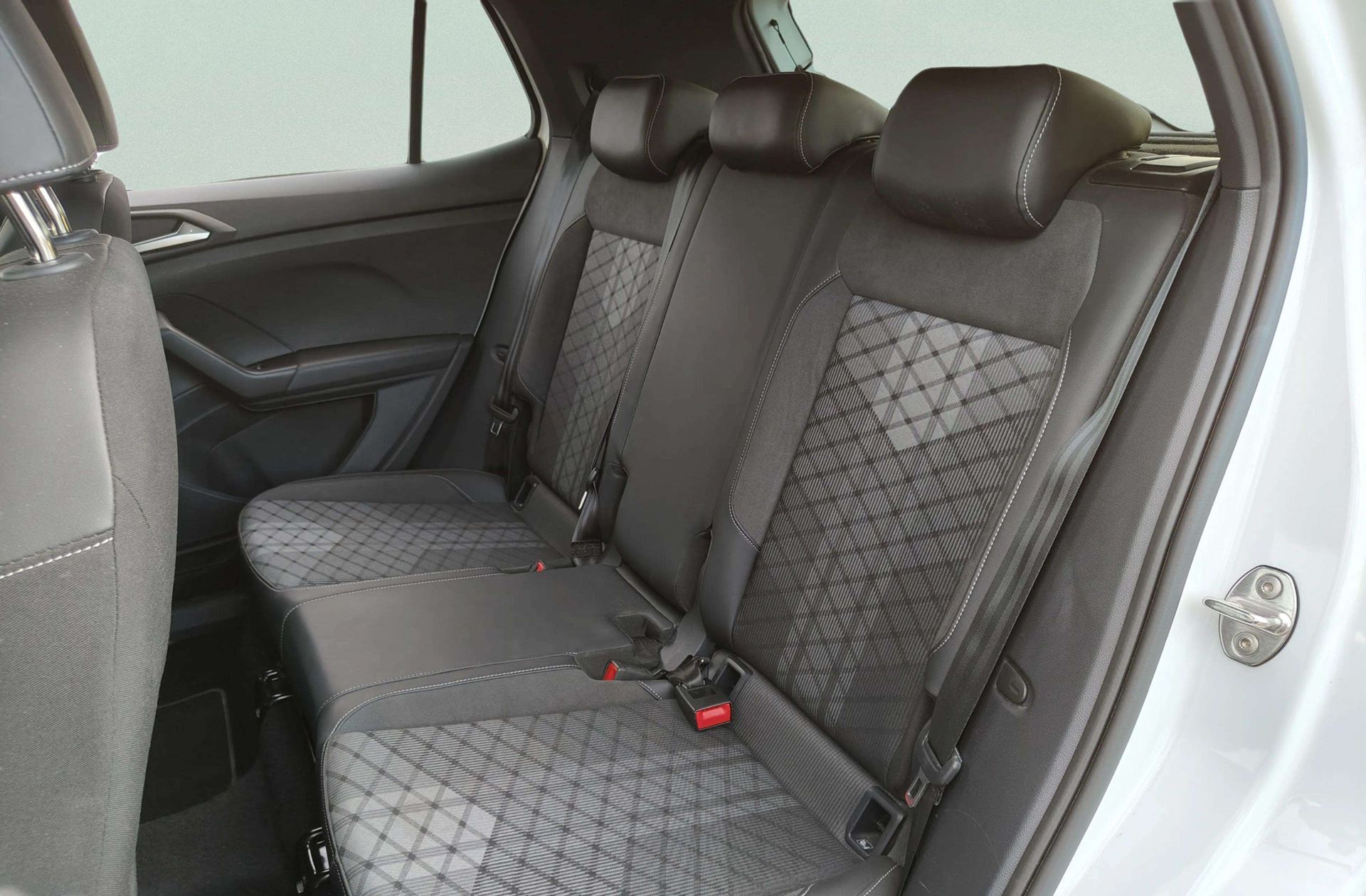 Volkswagen T-Cross R-Line 1.0 TSI DSG - foto 14