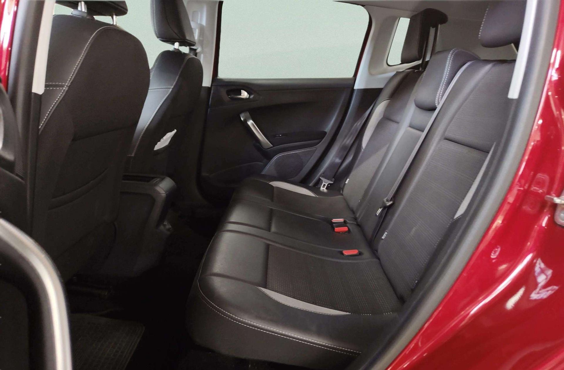 Peugeot 2008 PureTech 130 Allure - foto 16