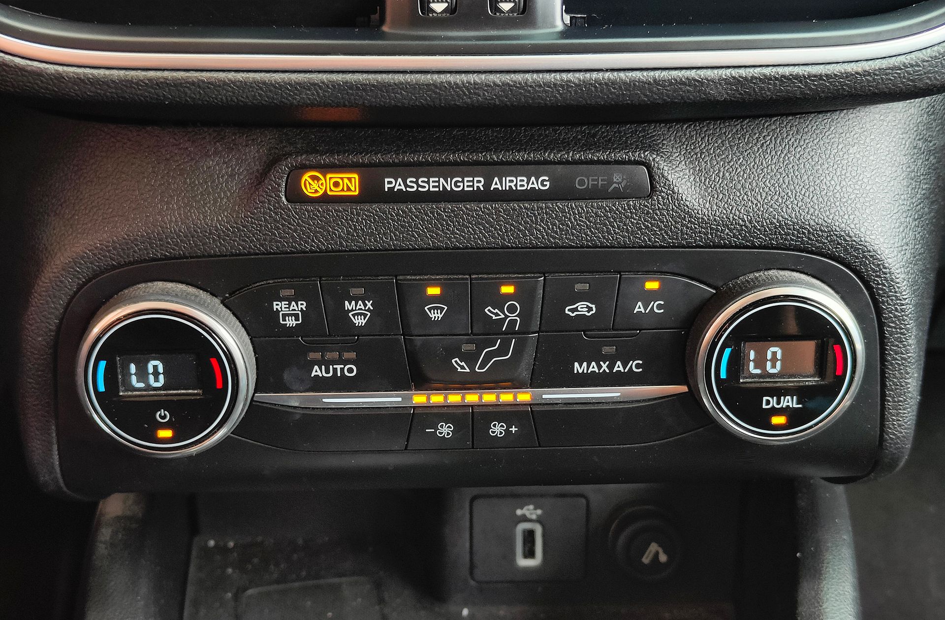 Ford Focus 1.0 EcoBoost Active - foto 32
