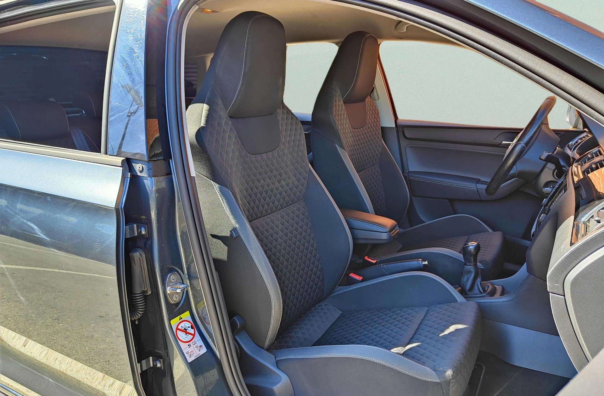 Škoda Spaceback 1.4 TDI CR Like - foto 14