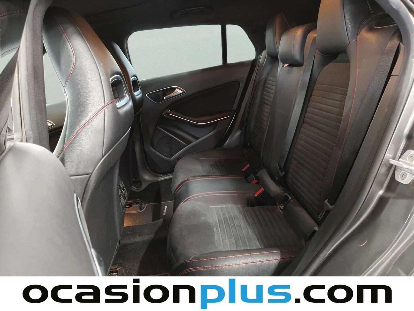 Foto asientos traseros Mercedes CLA Mercedes CLA Shooting Brake 200 CDI Urban (136 CV)