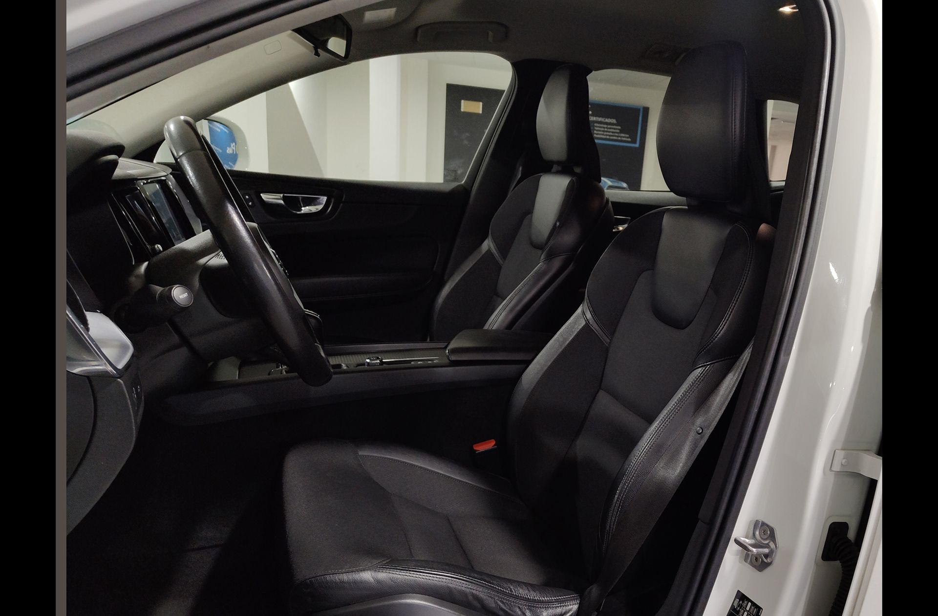 Volvo XC60 D3 Momentum - foto 9