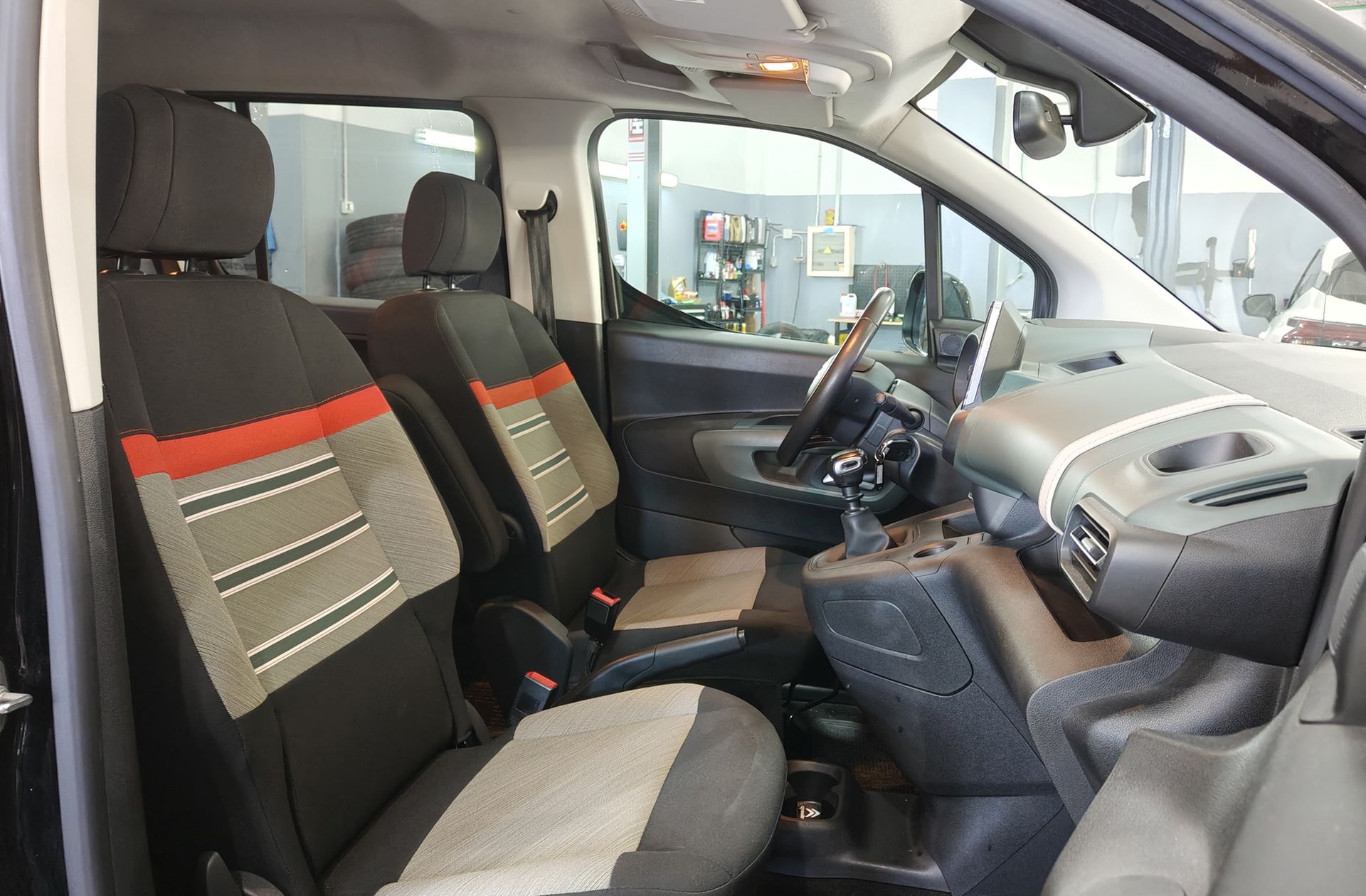 Citroën Berlingo Combi BlueHDi 100 Talla M Shine Business - foto 18