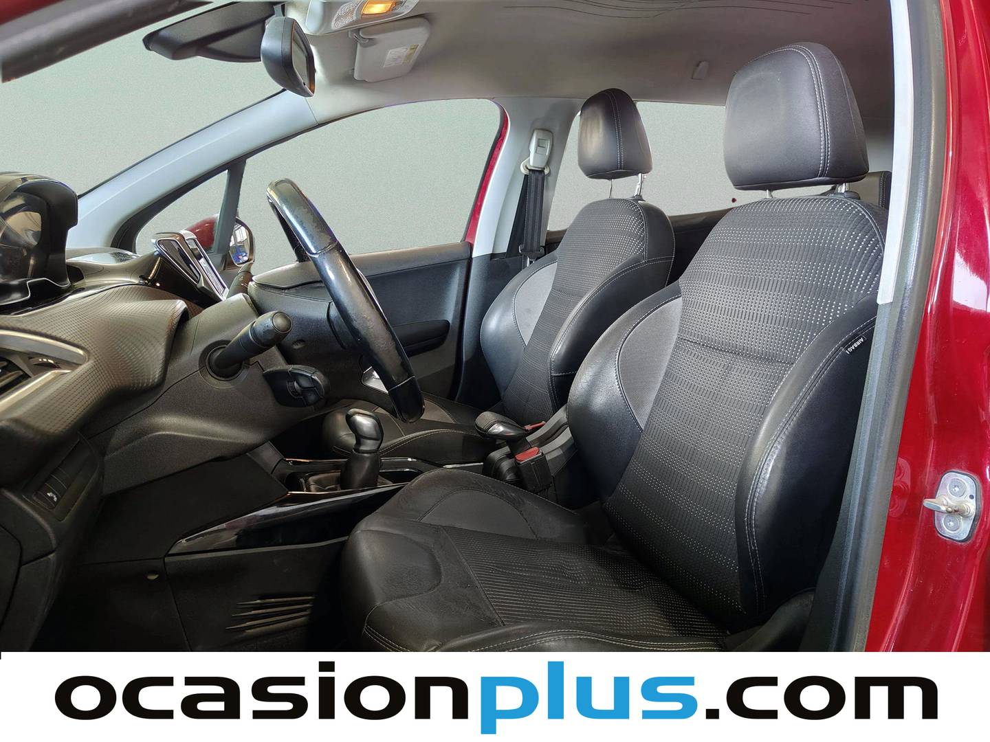 Foto asientos delanteros Peugeot 2008 Peugeot 2008 BlueHDi 100 Allure (100 CV)