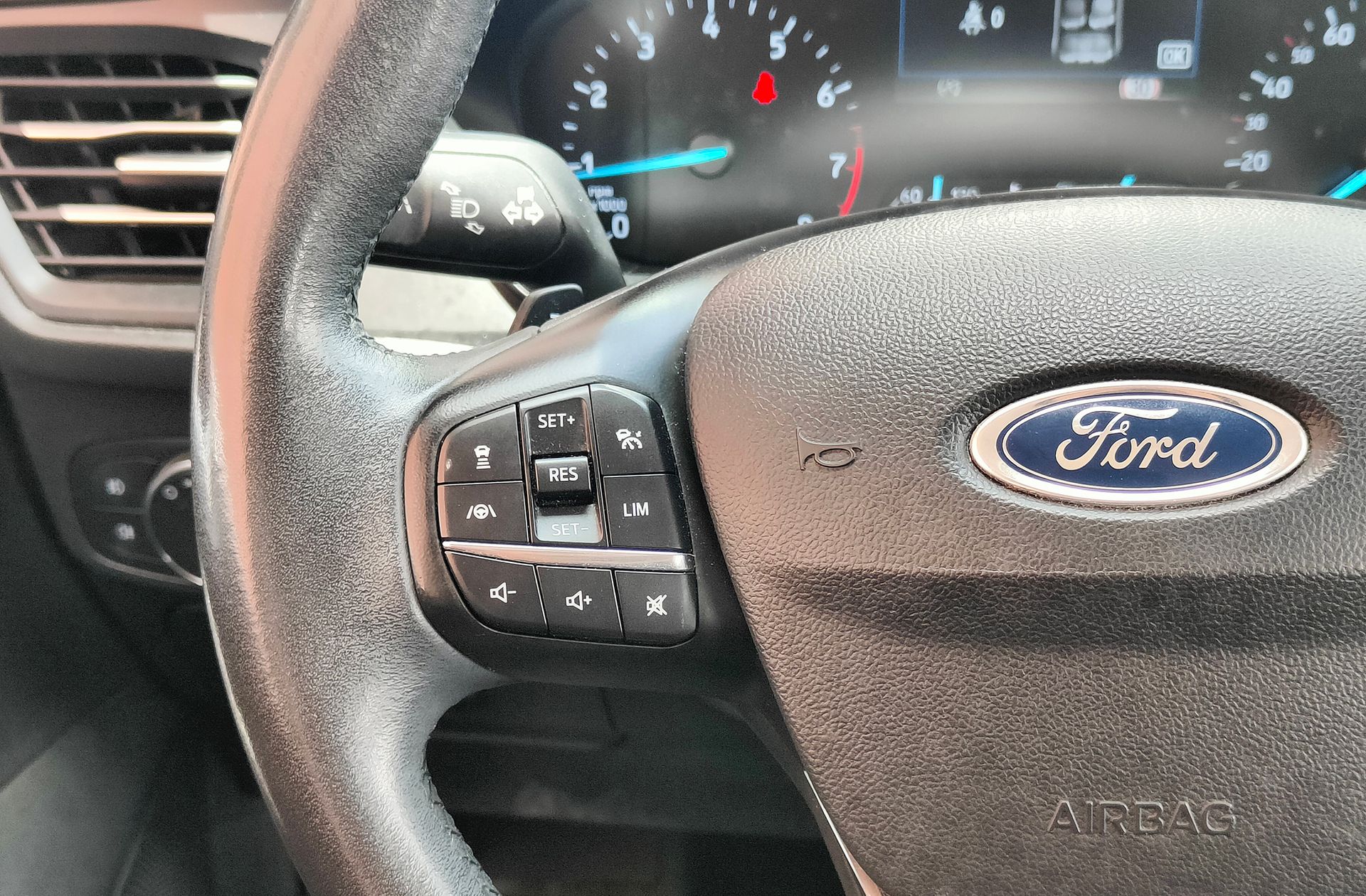 Ford Focus 1.0 EcoBoost Active - foto 26
