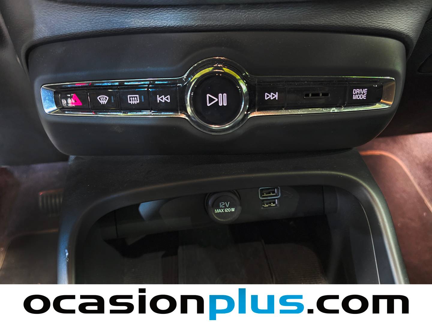 Foto Volvo XC40 Volvo XC40 B3 G Momentum Pro Auto (163 CV)