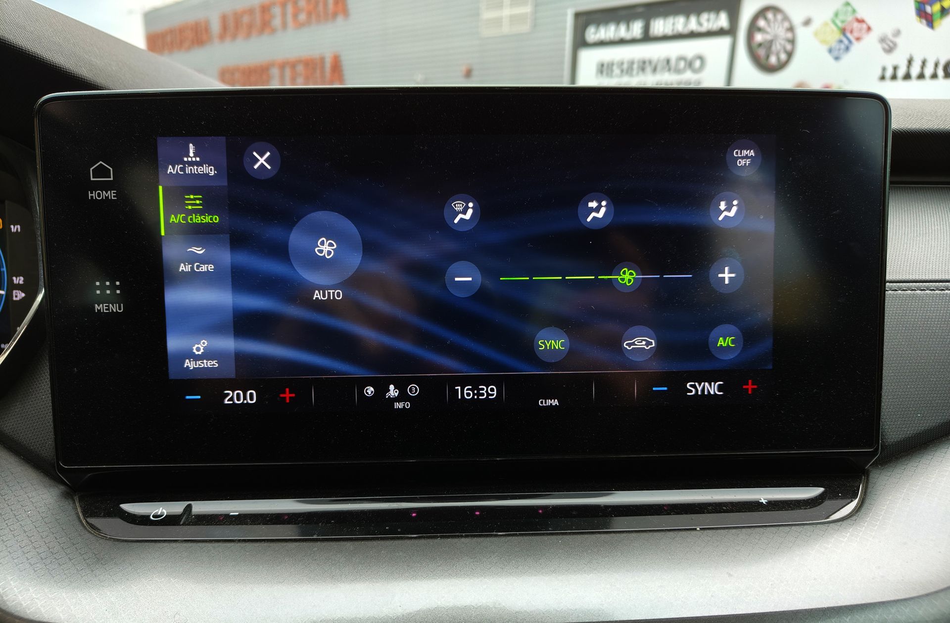 Škoda Octavia 2.0 TDI Ambition - foto 28