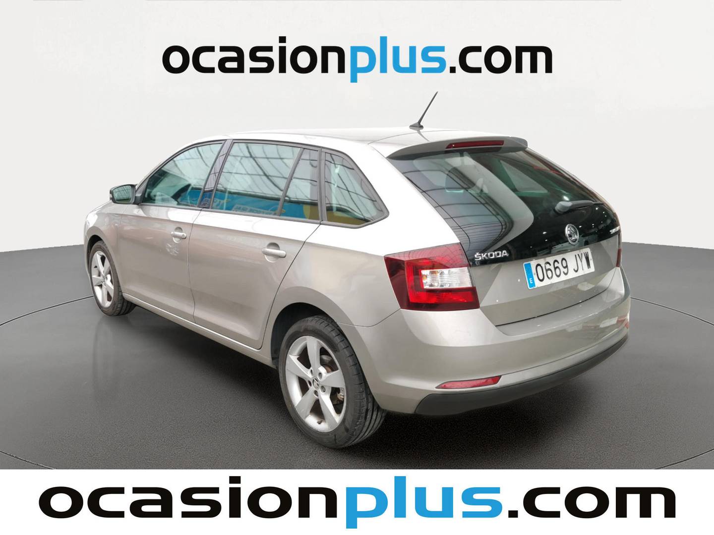 Foto trasera Skoda Spaceback Skoda Spaceback 1.4 TDI Like (90 CV) izquierda