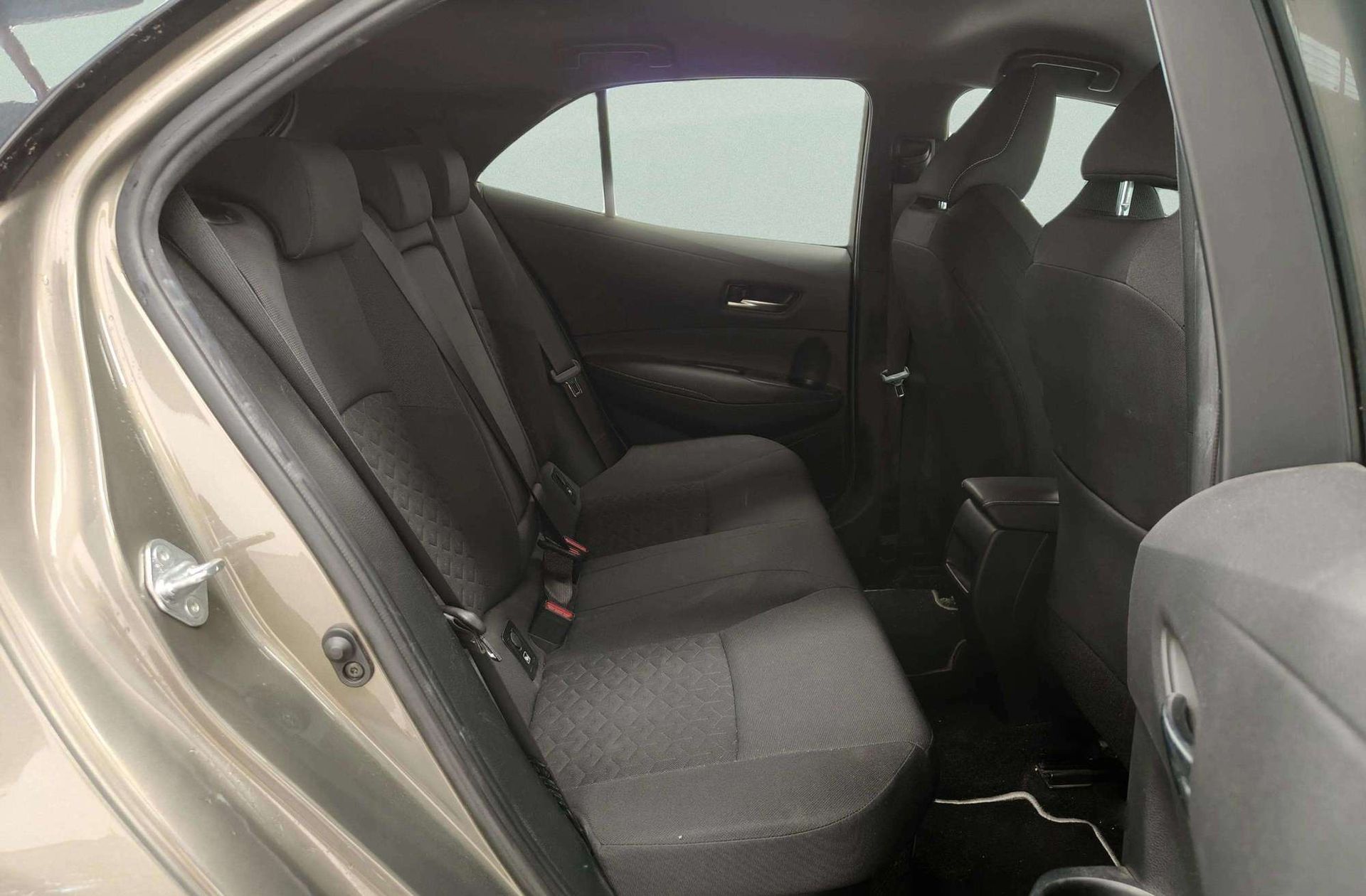 Toyota Corolla 180H Feel! E-CVT - foto 19