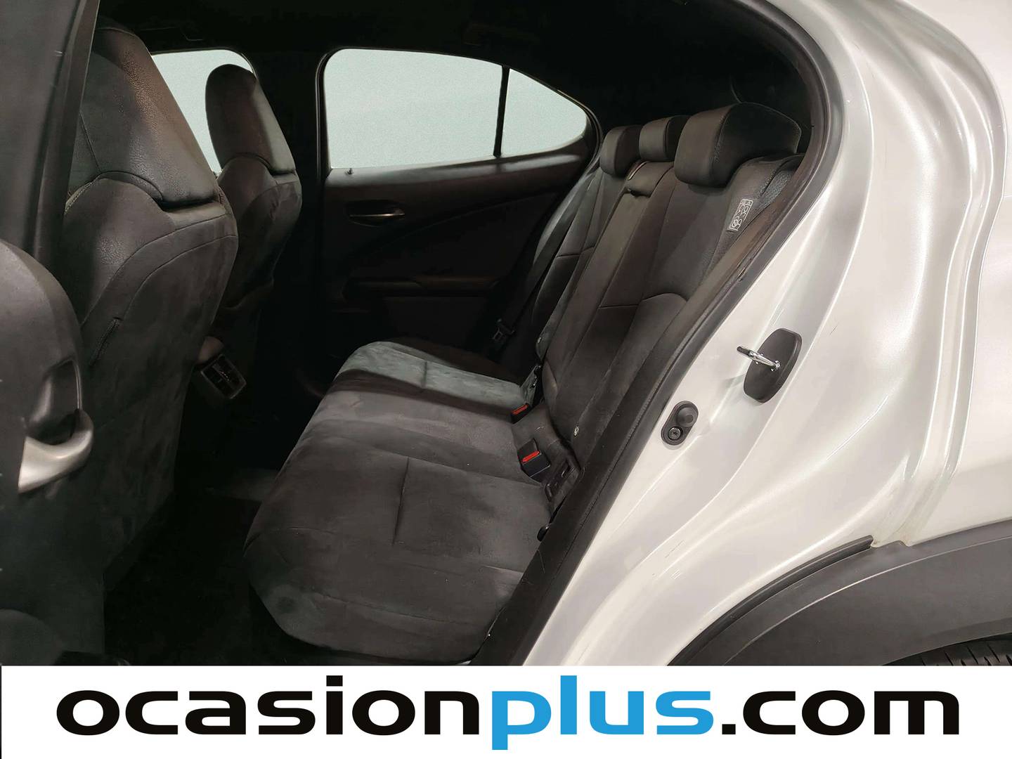 Foto asientos traseros Lexus UX Lexus UX 250h Business 2WD (184 CV)