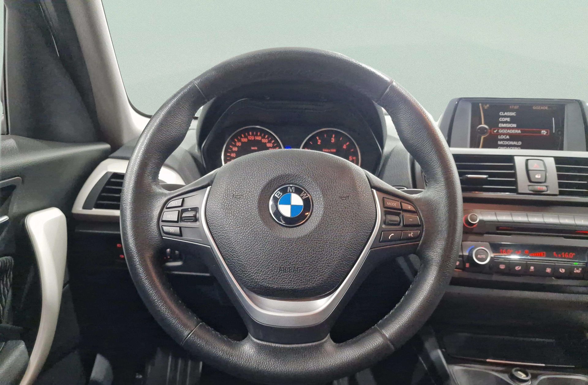 BMW Serie 1 116d Efficient Dynamics - foto 17