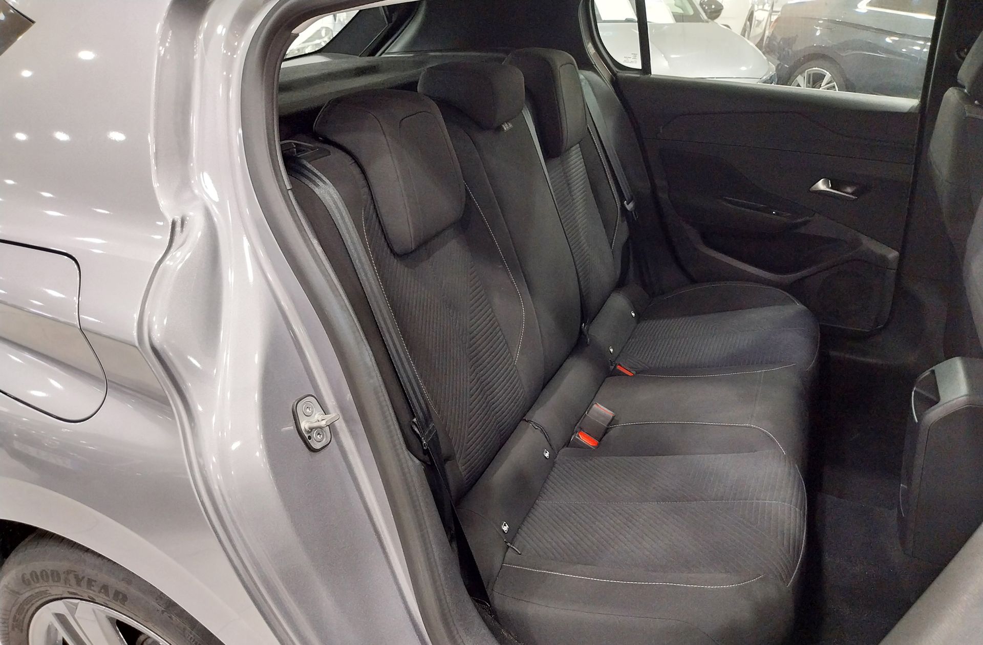 Peugeot 308 PureTech 130 Active EAT8 - foto 17