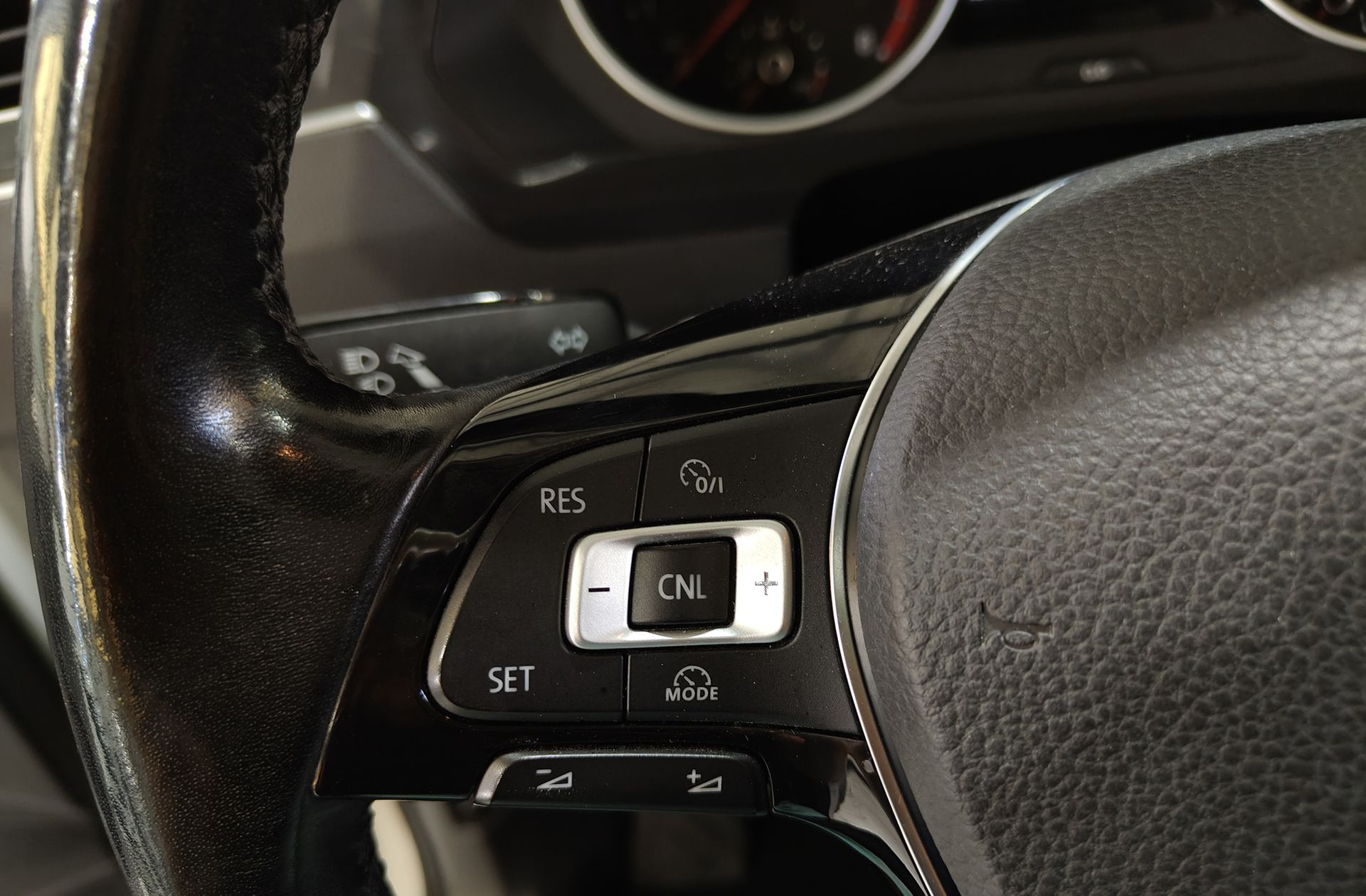 Volkswagen Tiguan Edition 1.4 TSI BMT - foto 24