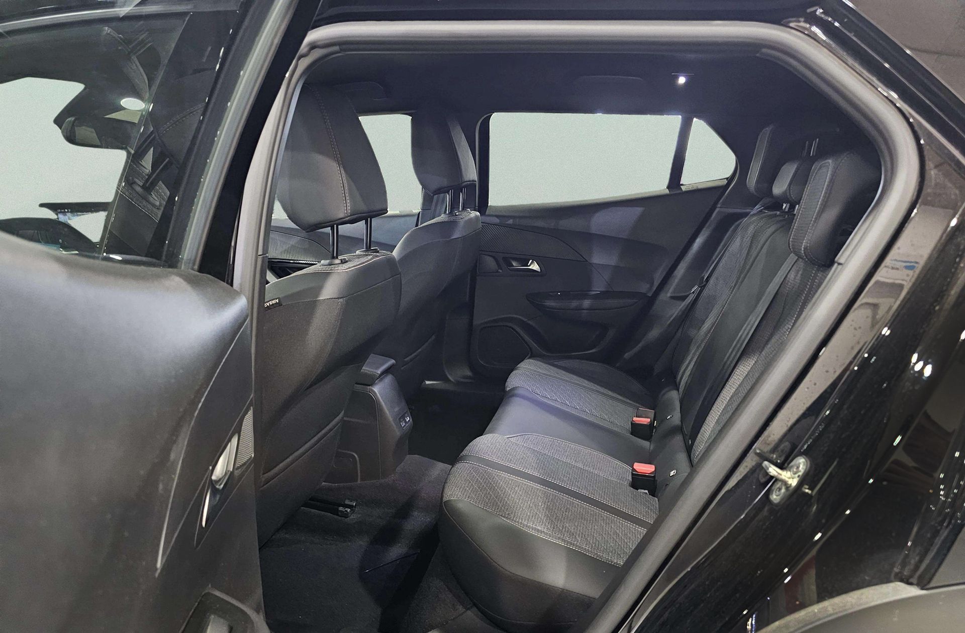Peugeot 2008 Allure Hybrid eDCS6 - foto 14