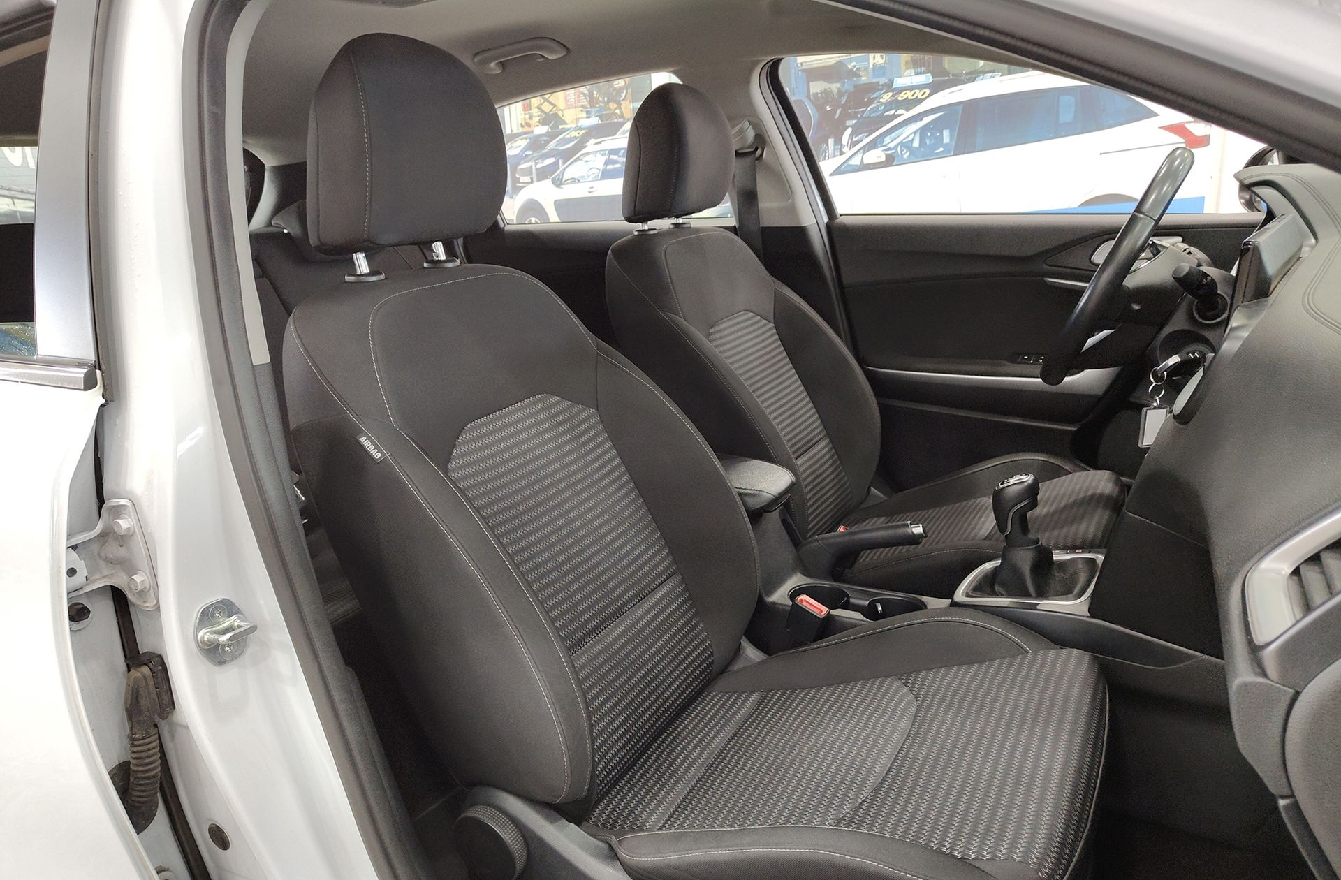 Kia Ceed 1.6 MHEV iMT Drive - foto 17
