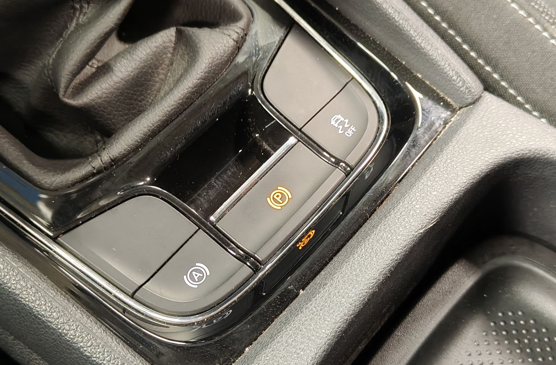 Škoda Karoq 2.0 TDI Selection - foto 27