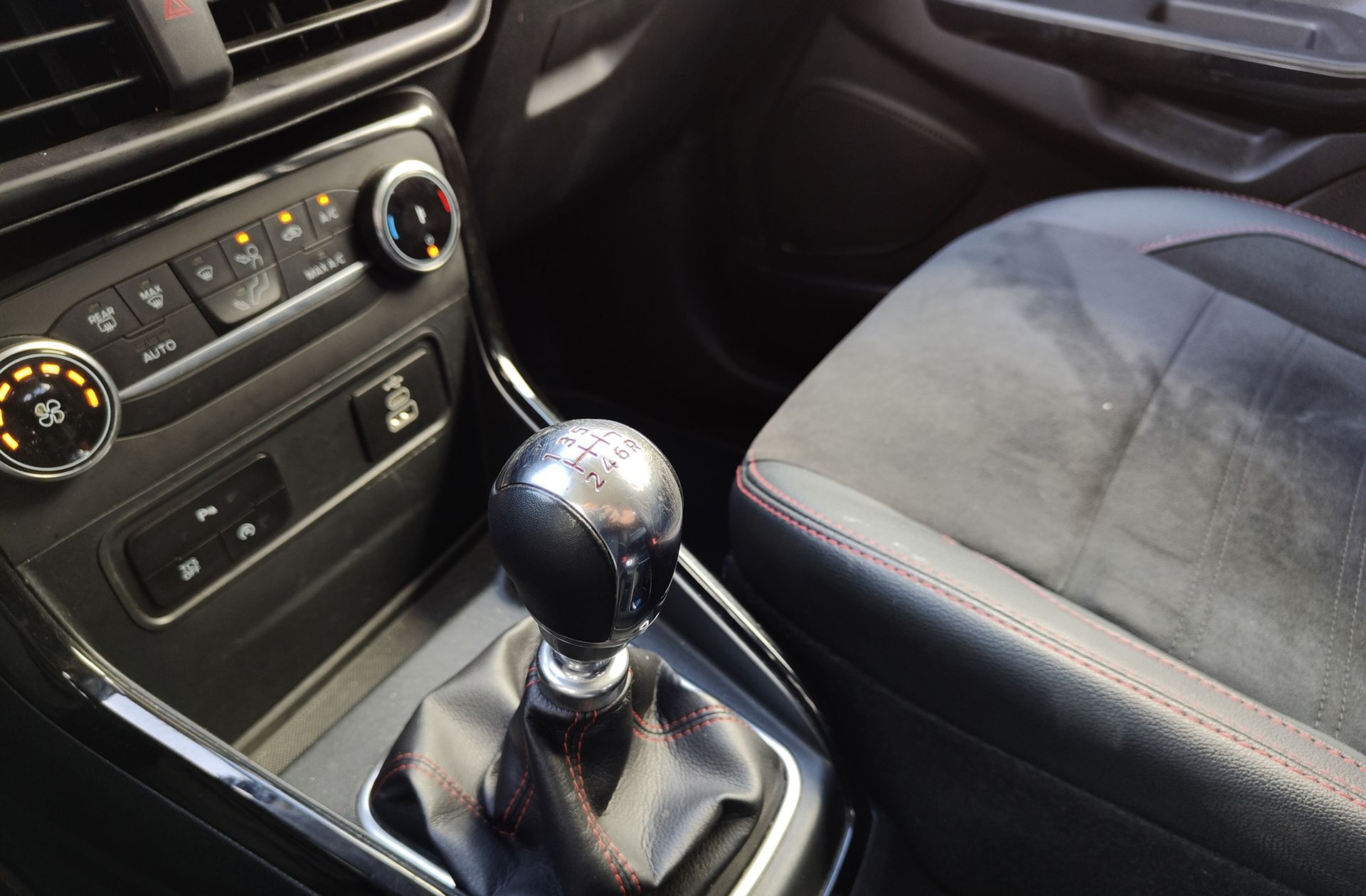 Ford EcoSport 1.0T EcoBoost ST Line - foto 5