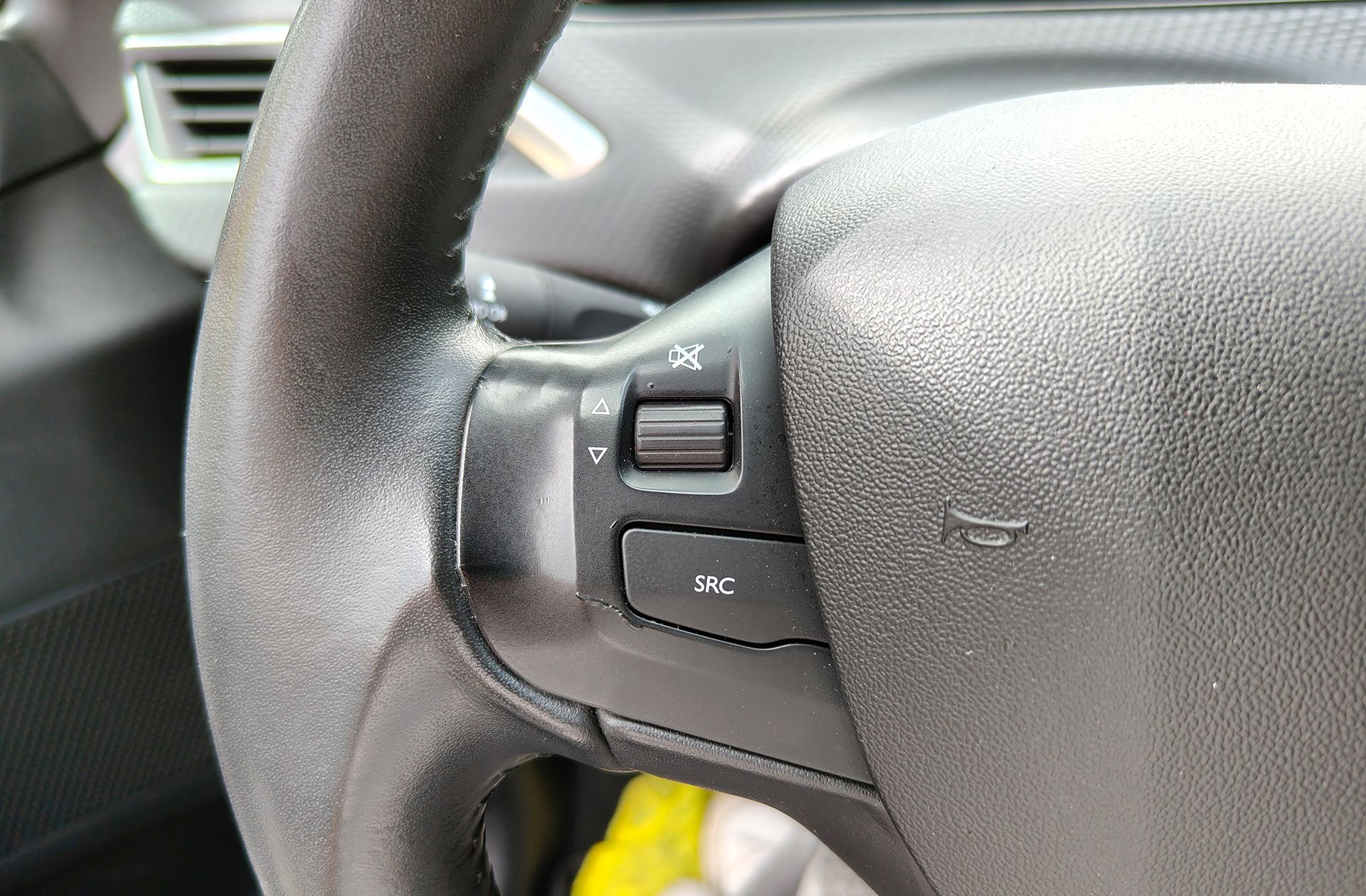 Peugeot 2008 BlueHDi 100 Style - foto 28
