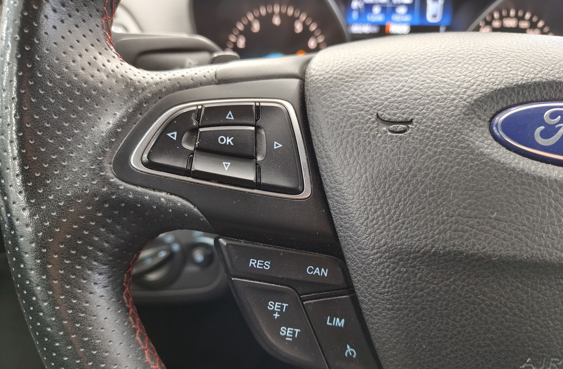 Ford Kuga 1.5 EcoBoost ST-Line 4x4 - foto 28