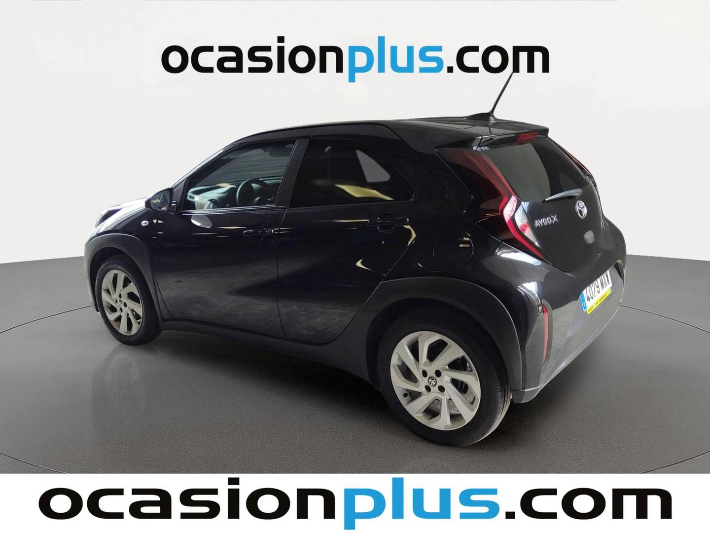 Foto trasera Toyota Aygo X Cross Toyota Aygo X Cross 1.0 VVT-I Play (72 CV) izquierda