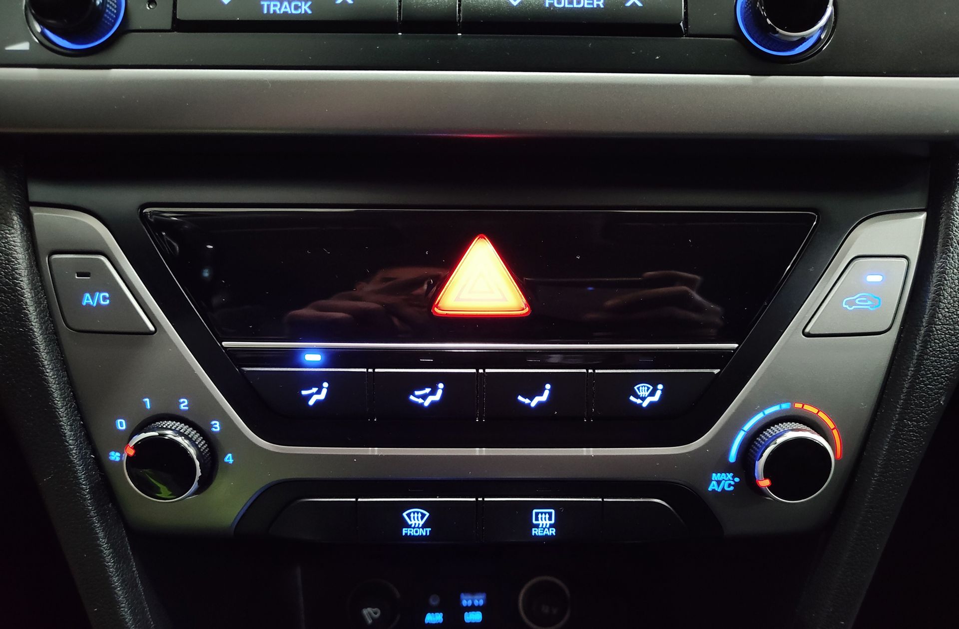 Hyundai Elantra 1.6 MPI Style - foto 27