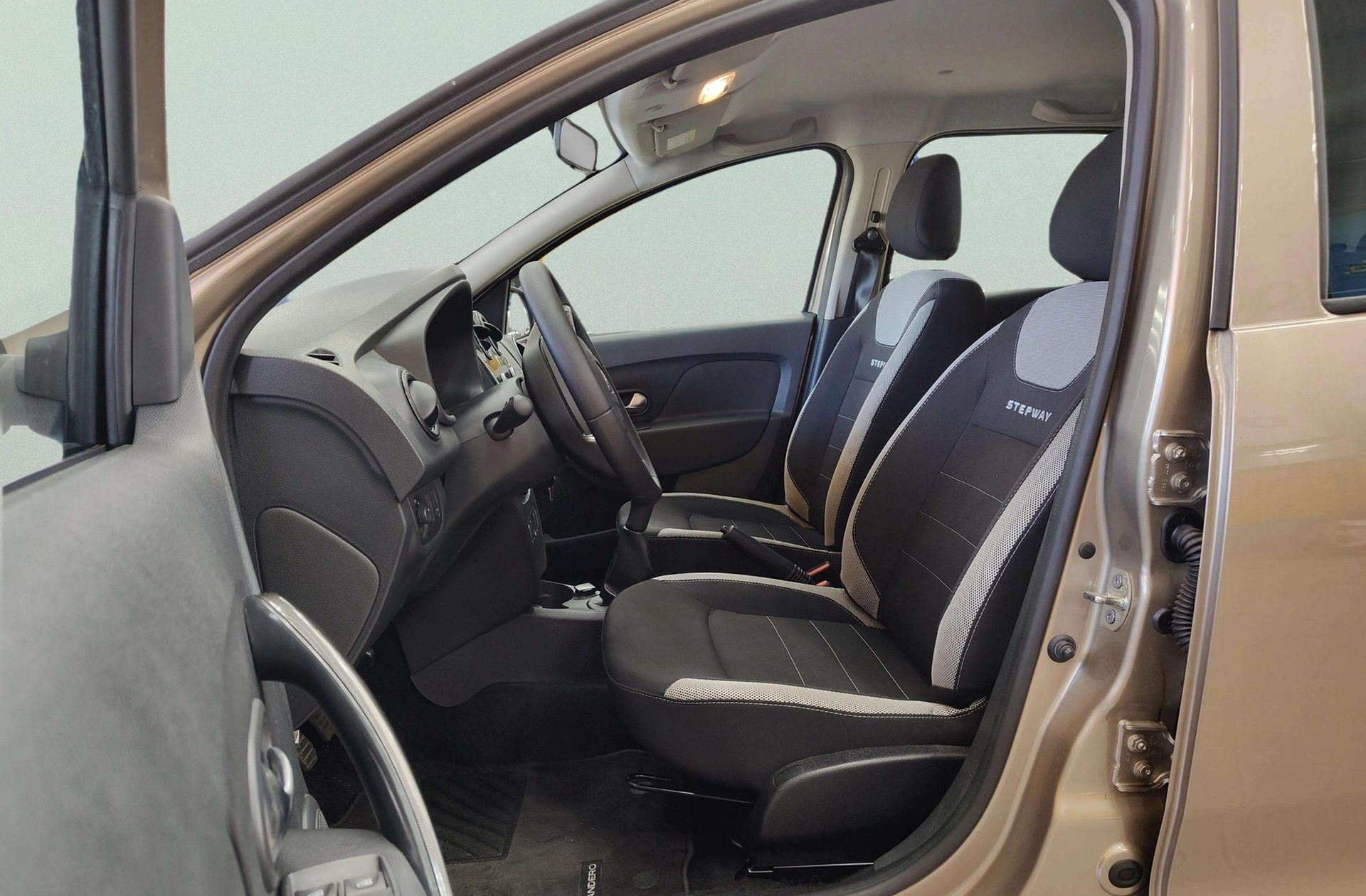 Dacia Sandero Stepway Essential TCe - foto 8