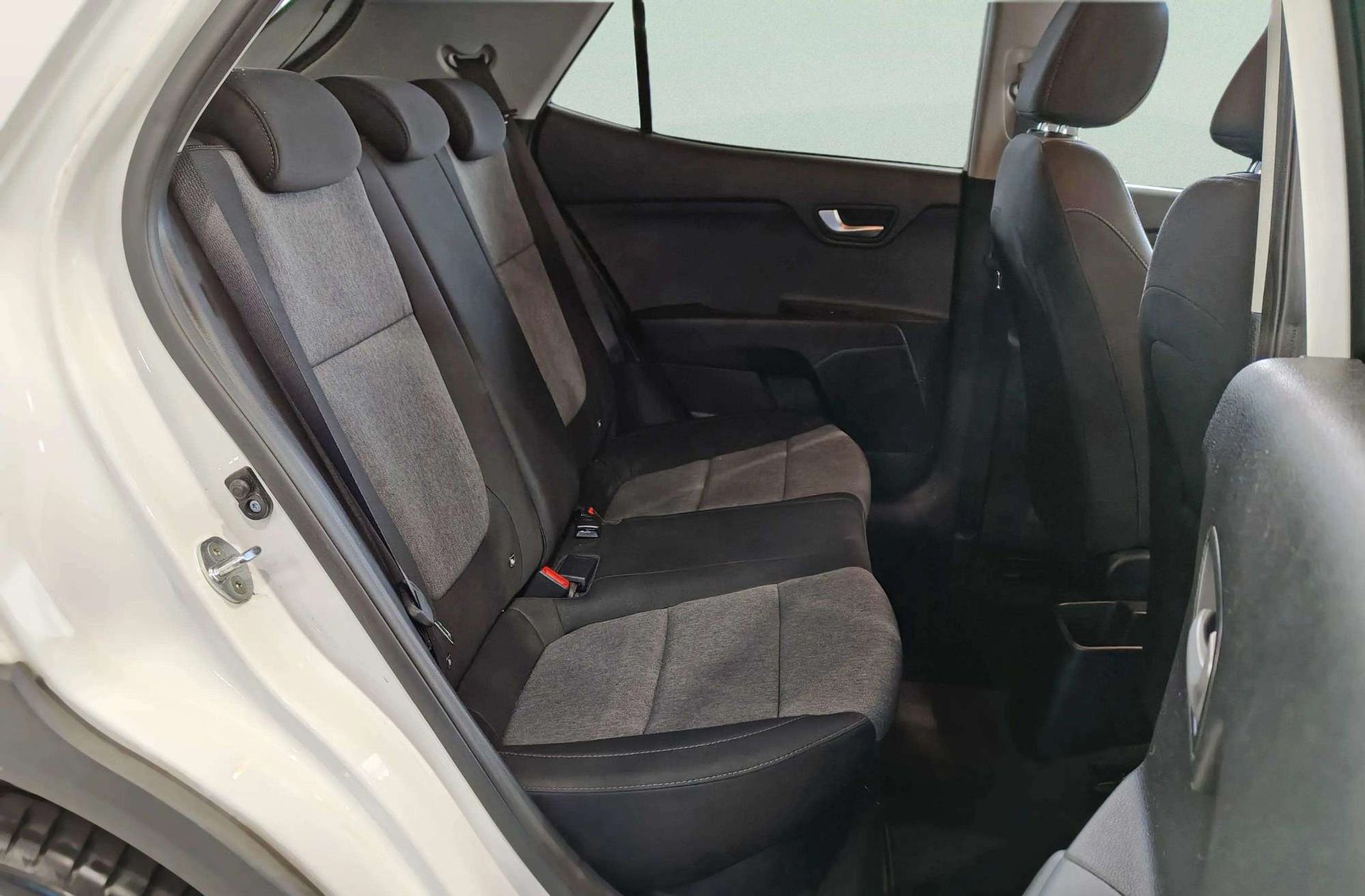 Kia Stonic 1.0 T-GDi MHEV Drive iMT - foto 15