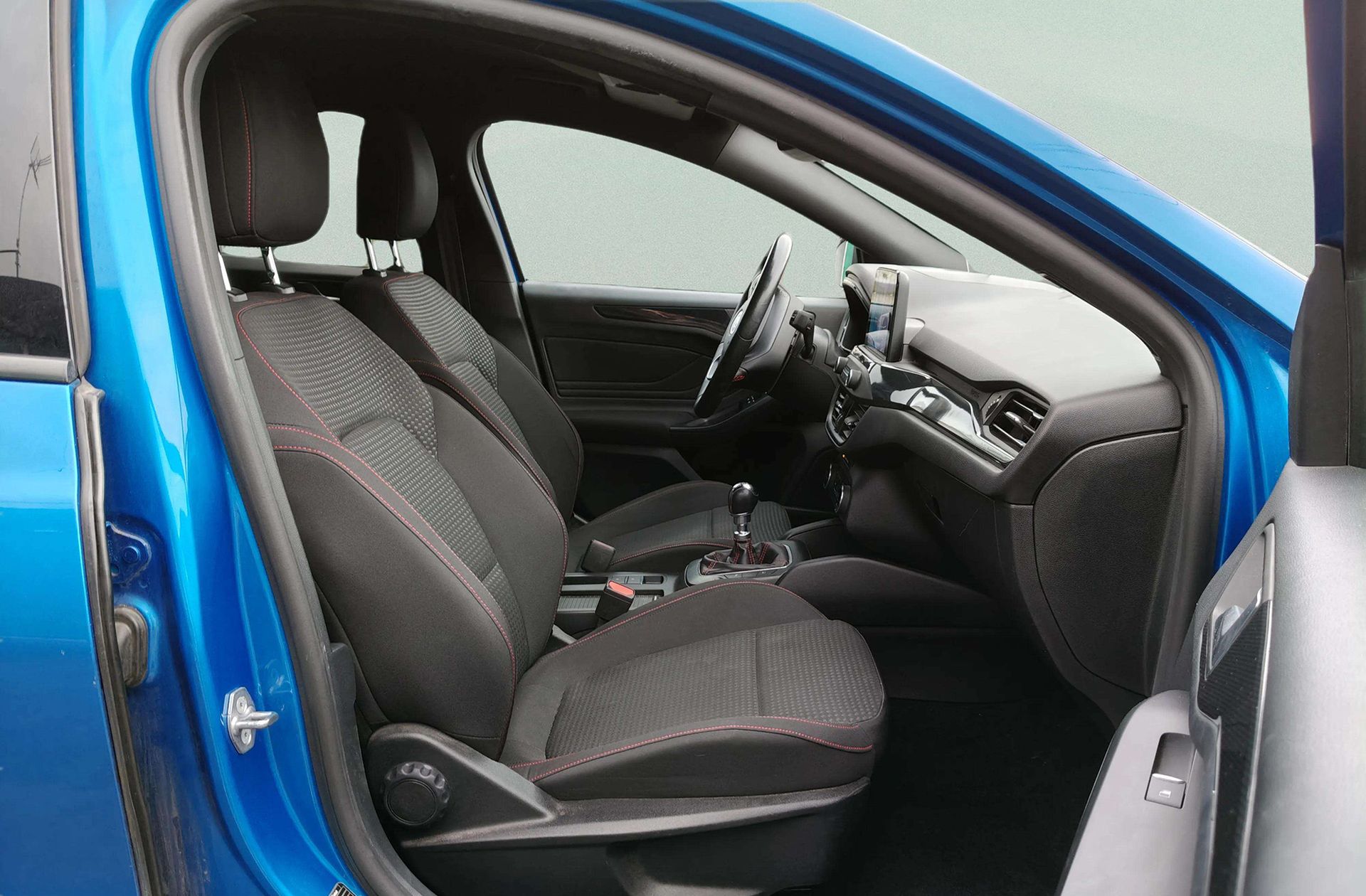 Ford Focus 1.0 EcoBoost ST-Line - foto 21