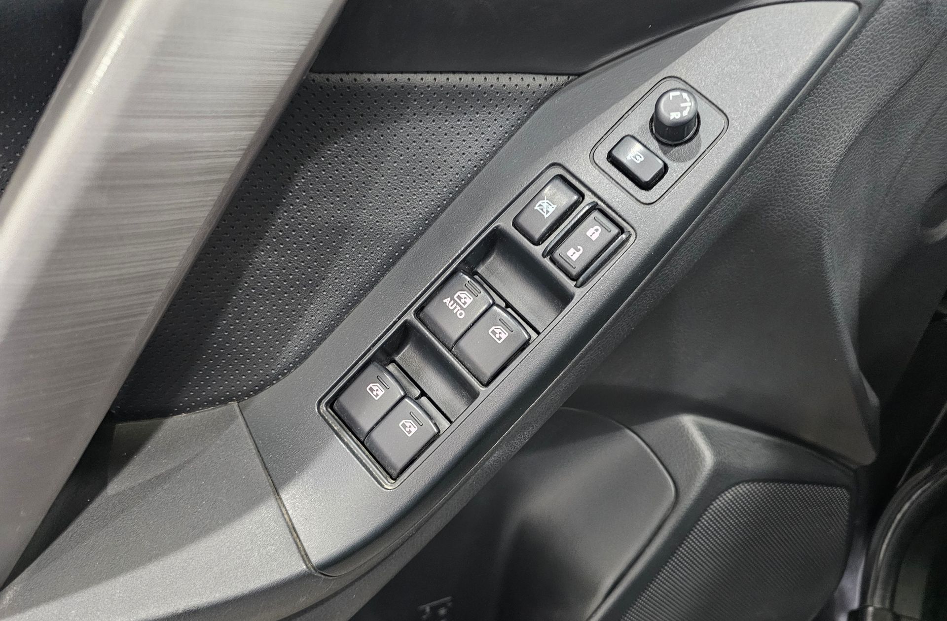 Subaru Forester 2.0 Executive Lineartronic - foto 33
