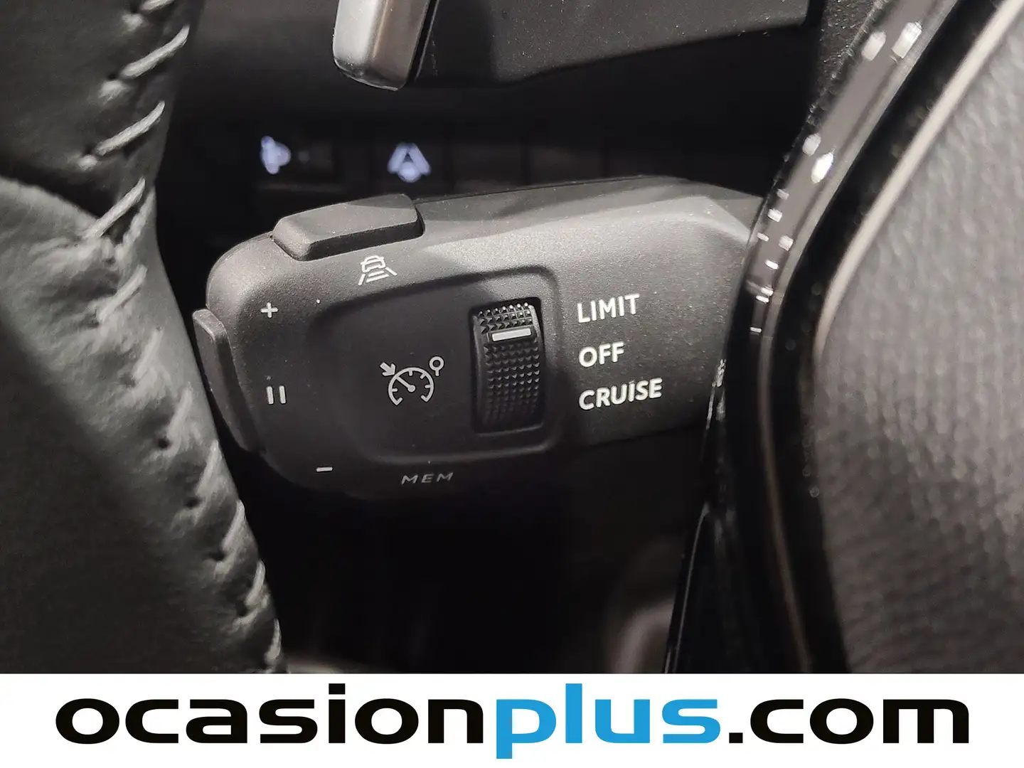 Foto Peugeot 2008 Peugeot 2008 Allure Hybrid eDCS6 (136 CV)