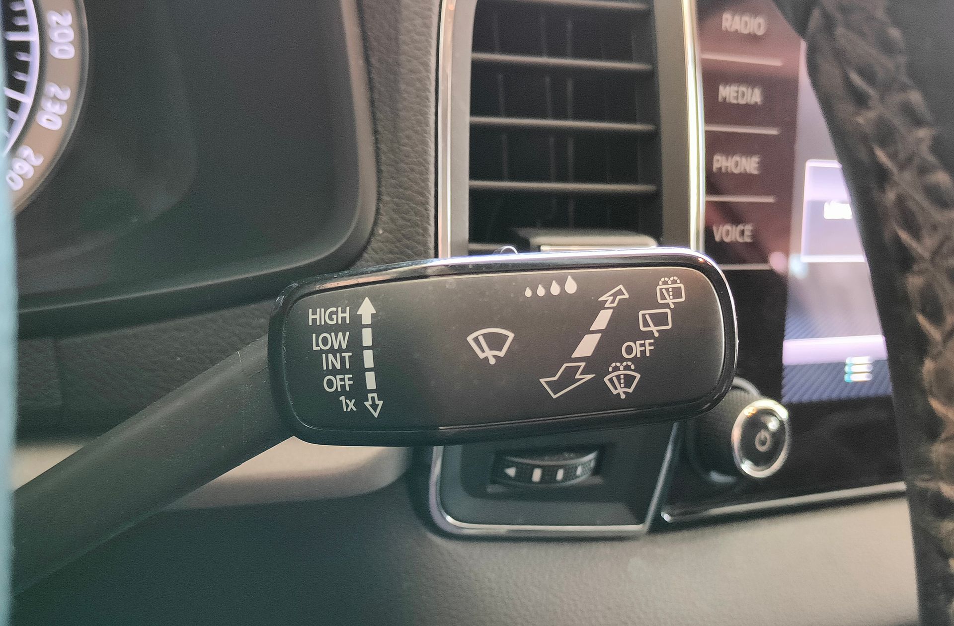 Škoda Karoq 1.6 TDI Ambition - foto 31