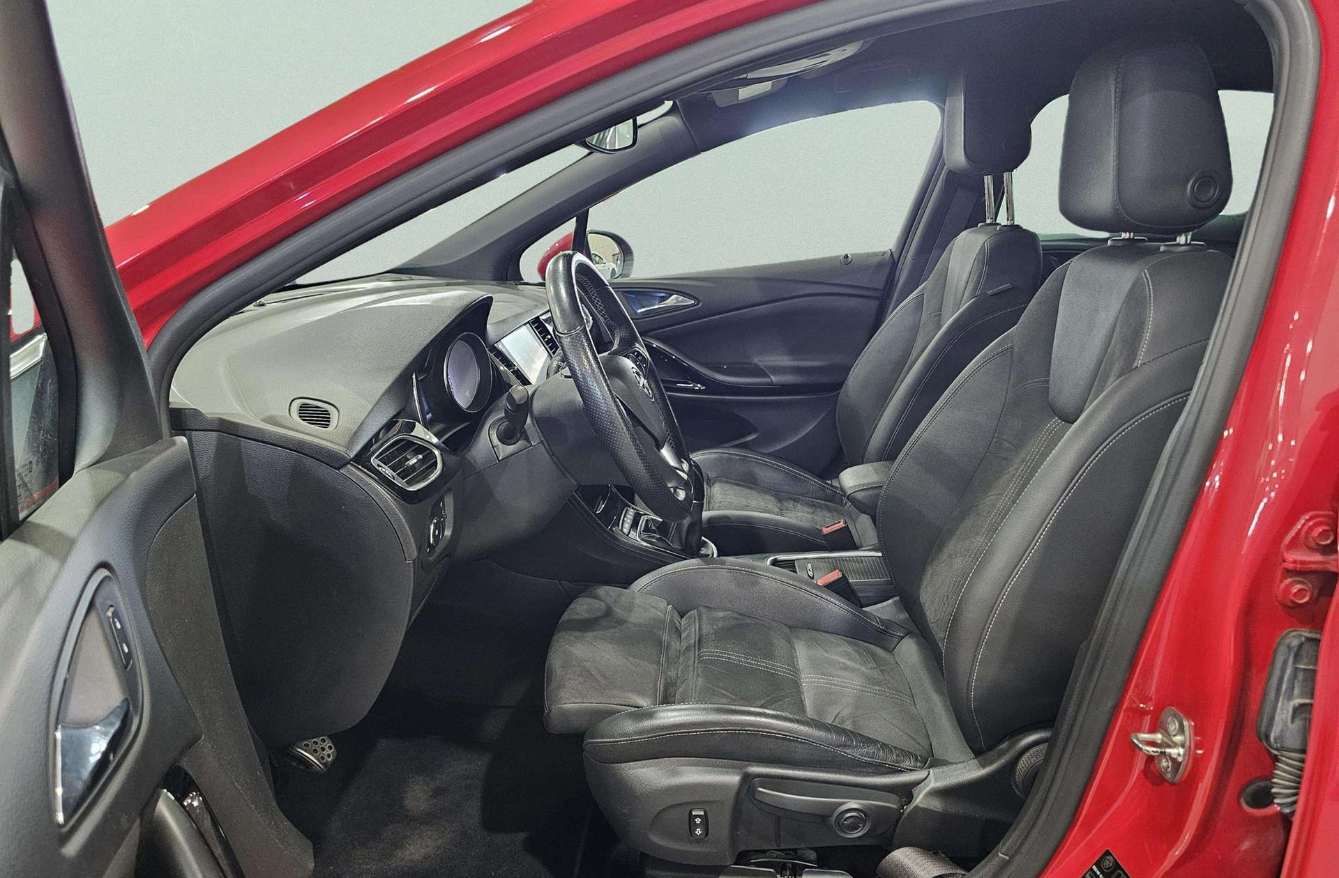 Opel Astra 1.6 Turbo GSi Line - foto 10