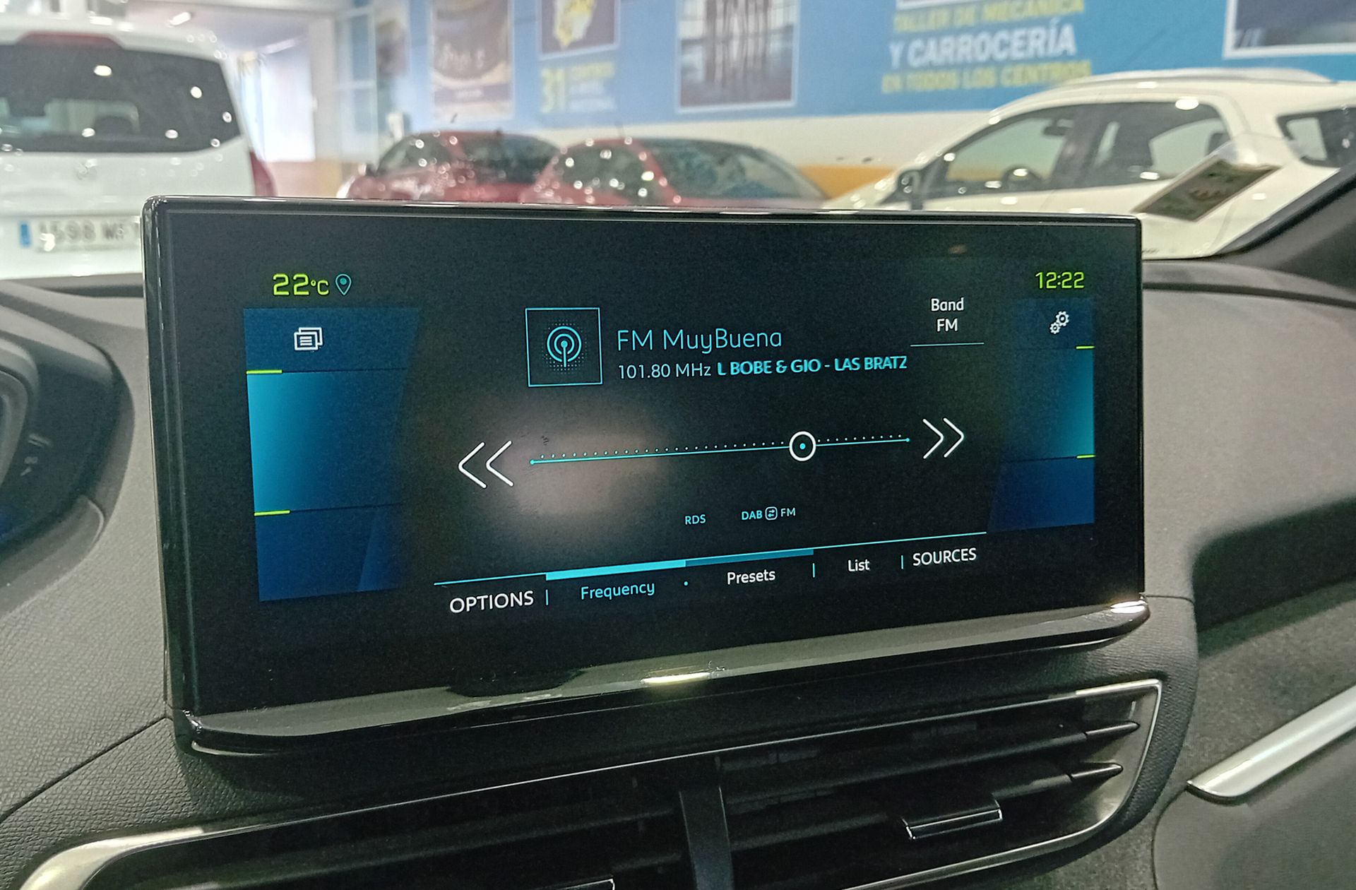 Peugeot 3008 300 Allure Pack e-EAT8 - foto 32